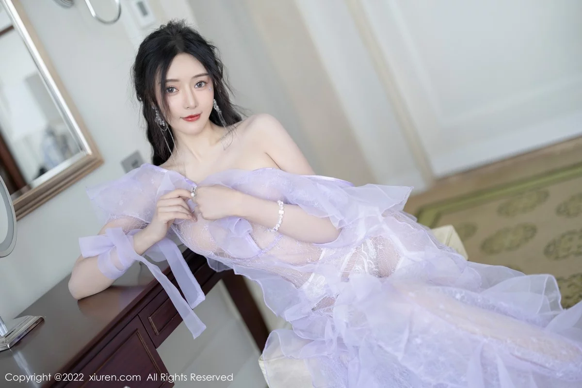 [[XiuRen秀人网]秀人网]No.4949_女神王馨瑶yanni厦门旅拍浅紫色薄纱透视裙秀完美身材诱惑写真101P