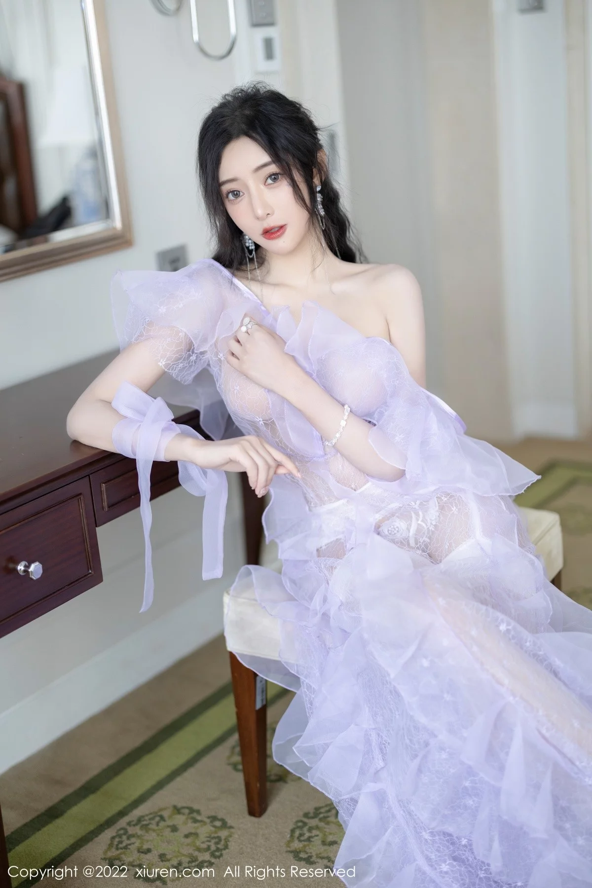 [[XiuRen秀人网]秀人网]No.4949_女神王馨瑶yanni厦门旅拍浅紫色薄纱透视裙秀完美身材诱惑写真101P