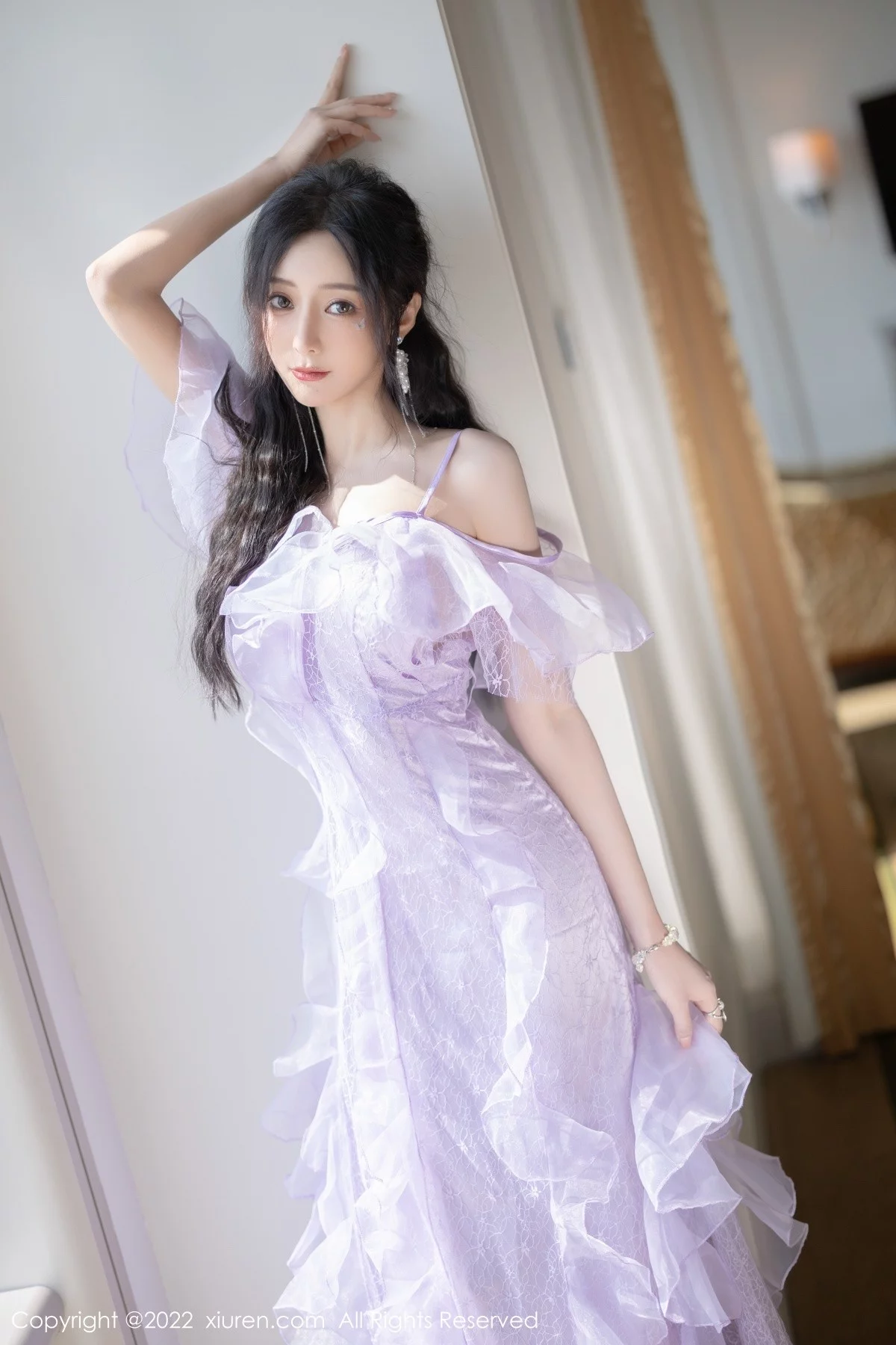 [[XiuRen秀人网]秀人网]No.4949_女神王馨瑶yanni厦门旅拍浅紫色薄纱透视裙秀完美身材诱惑写真101P