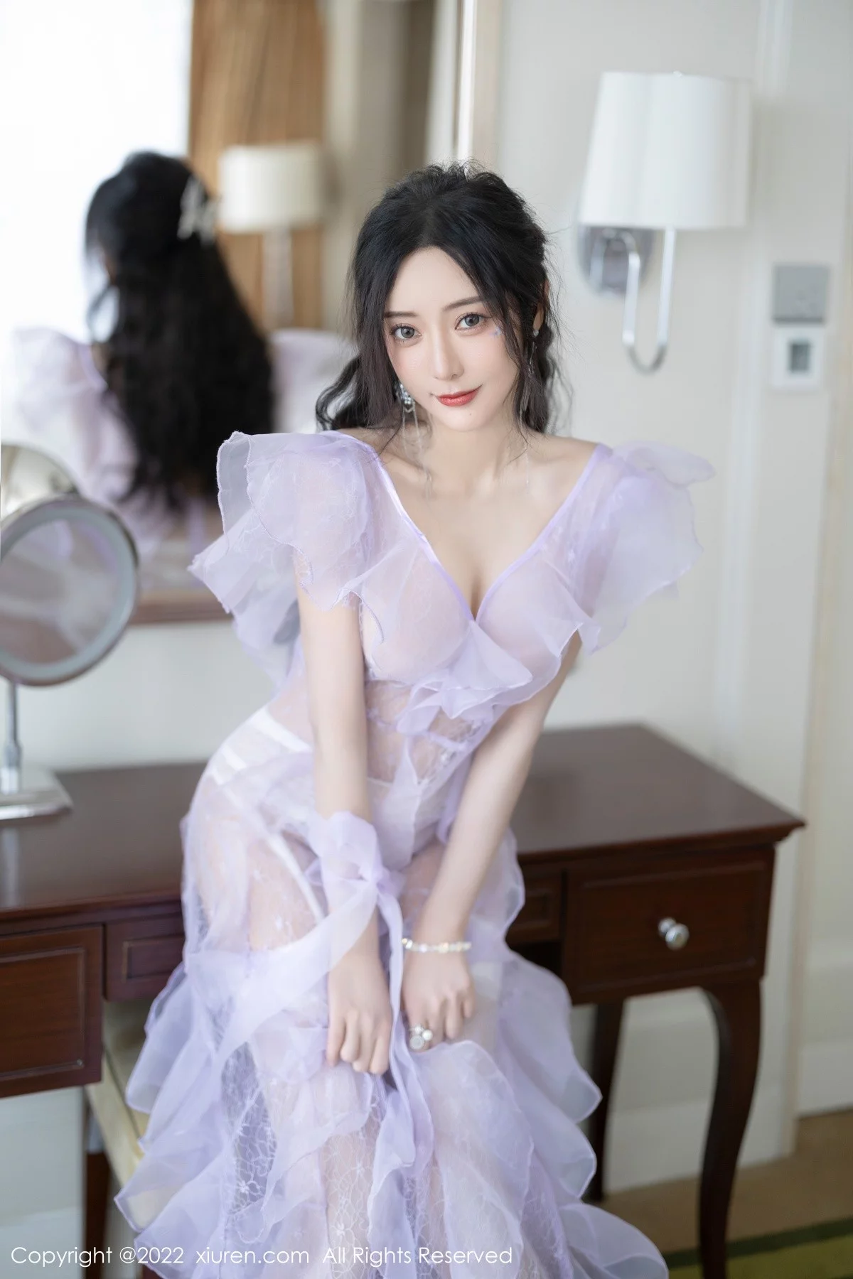 [[XiuRen秀人网]秀人网]No.4949_女神王馨瑶yanni厦门旅拍浅紫色薄纱透视裙秀完美身材诱惑写真101P