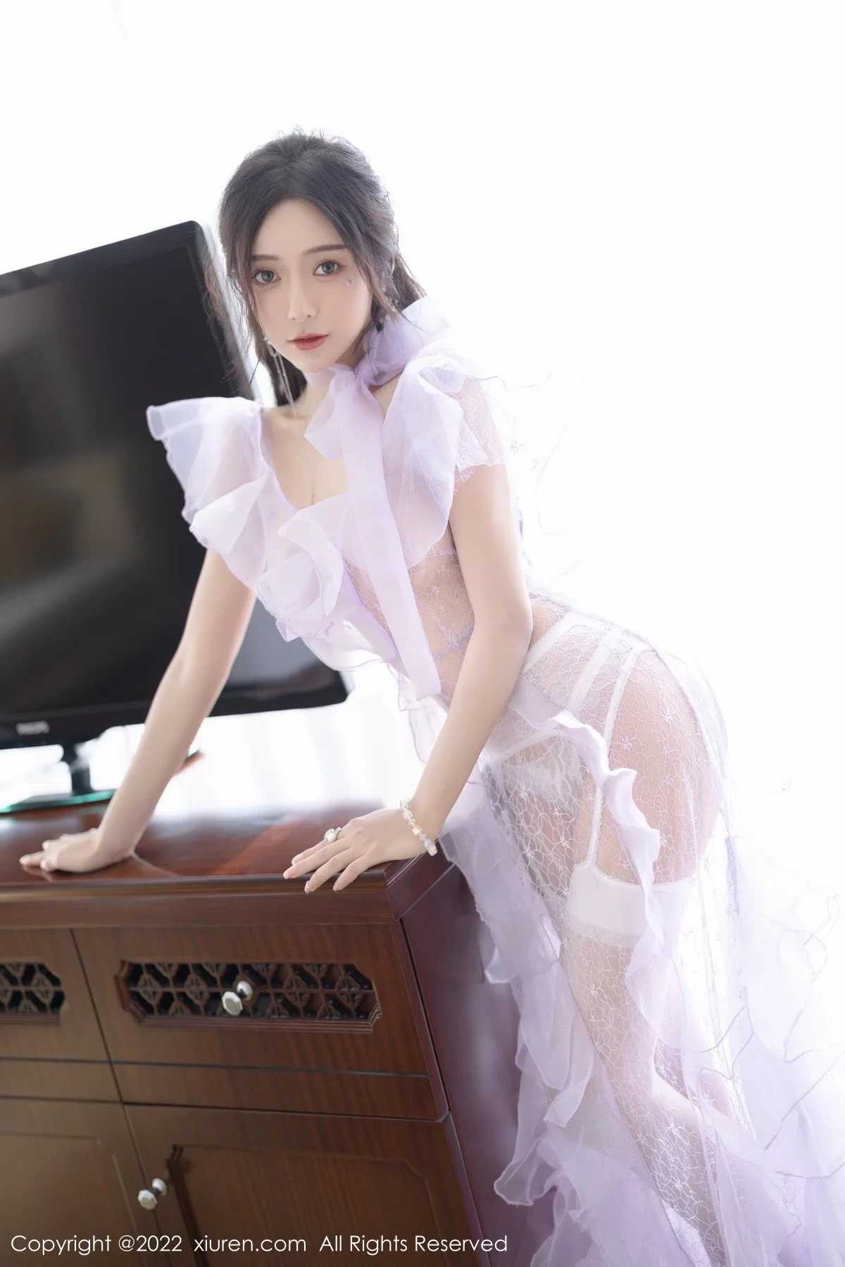 [[XiuRen秀人网]秀人网]No.4949_女神王馨瑶yanni厦门旅拍浅紫色薄纱透视裙秀完美身材诱惑写真101P