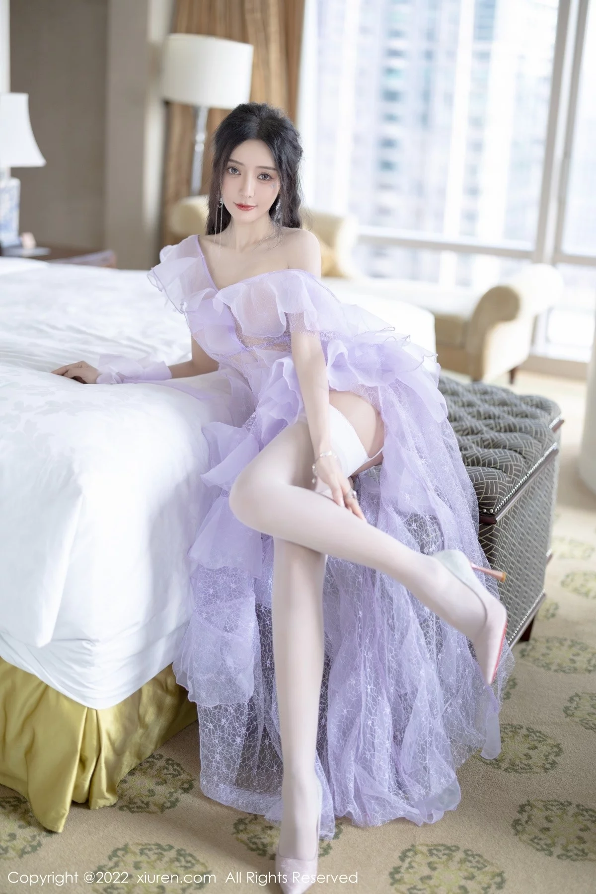 [[XiuRen秀人网]秀人网]No.4949_女神王馨瑶yanni厦门旅拍浅紫色薄纱透视裙秀完美身材诱惑写真101P