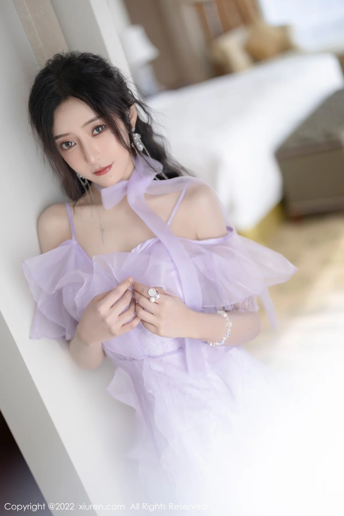 [[XiuRen秀人网]秀人网]No.4949_女神王馨瑶yanni厦门旅拍浅紫色薄纱透视裙秀完美身材诱惑写真101P