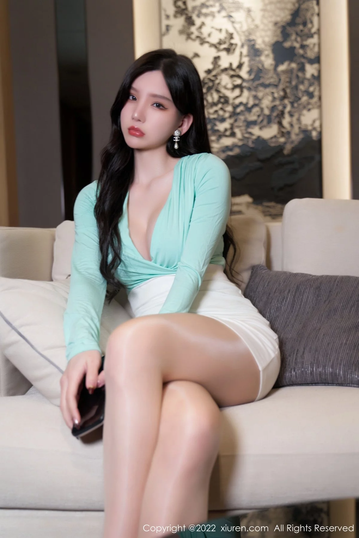 [[XiuRen秀人网]秀人网]No.4951_女神周于希Sally私房白色短裙下闪亮无内肉丝秀翘臀美腿诱惑写真84P