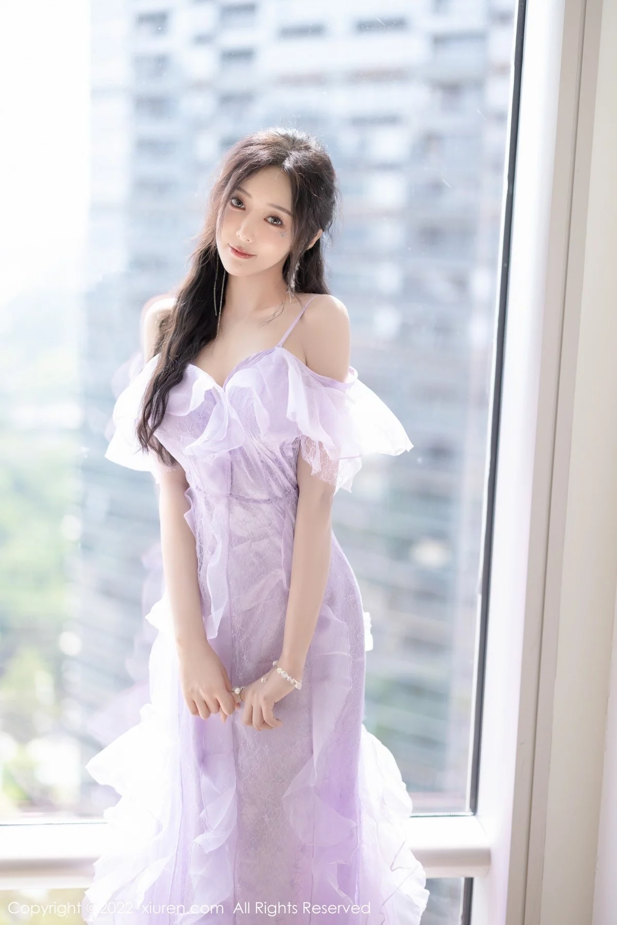 [[XiuRen秀人网]秀人网]No.4949_女神王馨瑶yanni厦门旅拍浅紫色薄纱透视裙秀完美身材诱惑写真101P