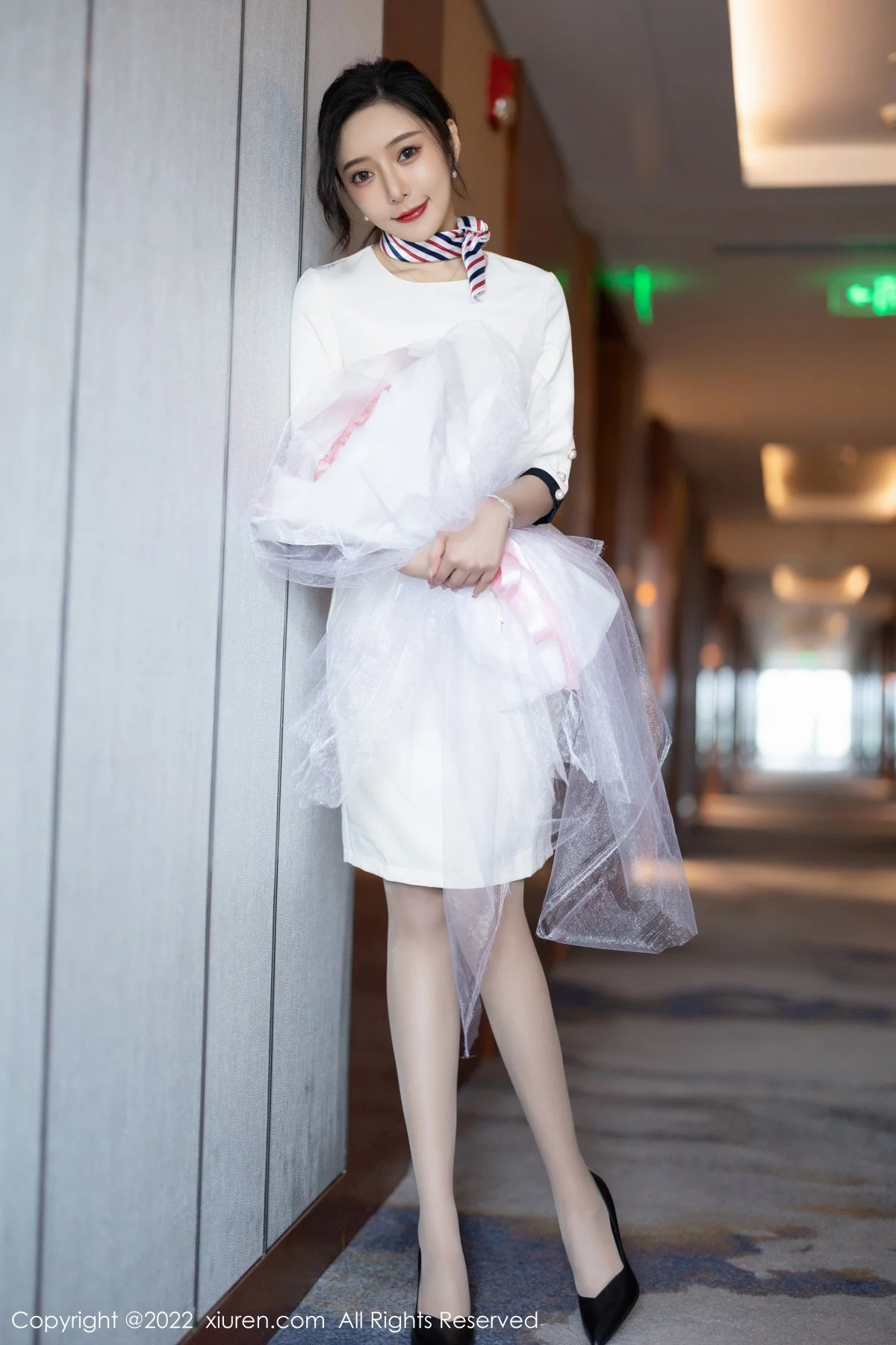 [[XiuRen秀人网]秀人网]No.4963_女神王馨瑶yanni白色连衣短裙露红色内衣配原色丝袜诱惑写真71P