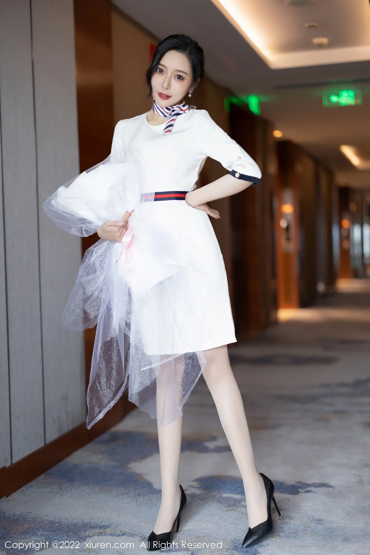 [[XiuRen秀人网]秀人网]No.4963_女神王馨瑶yanni白色连衣短裙露红色内衣配原色丝袜诱惑写真71P