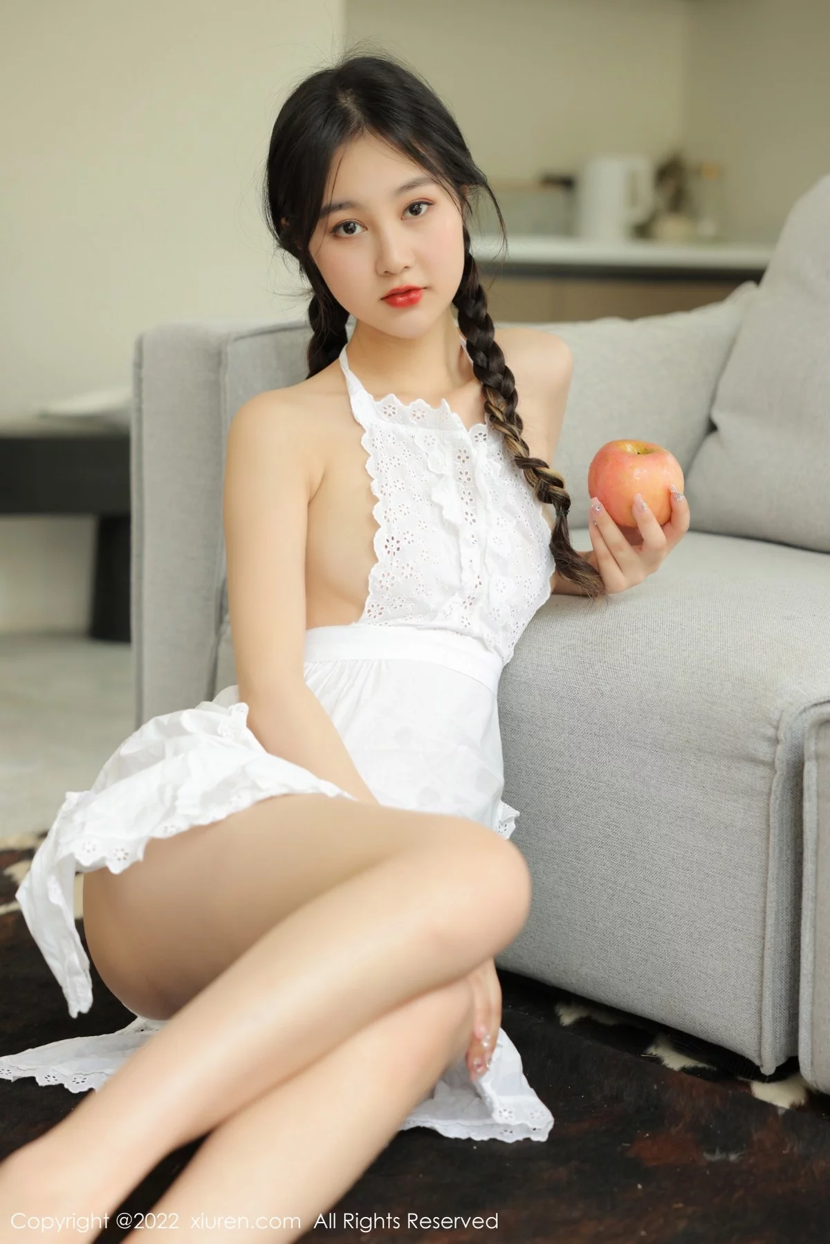[[XiuRen秀人网]秀人网]No.4992_模特谢晚晚居家厨娘主题性感白色真空围裙秀翘臀美腿诱惑写真48P