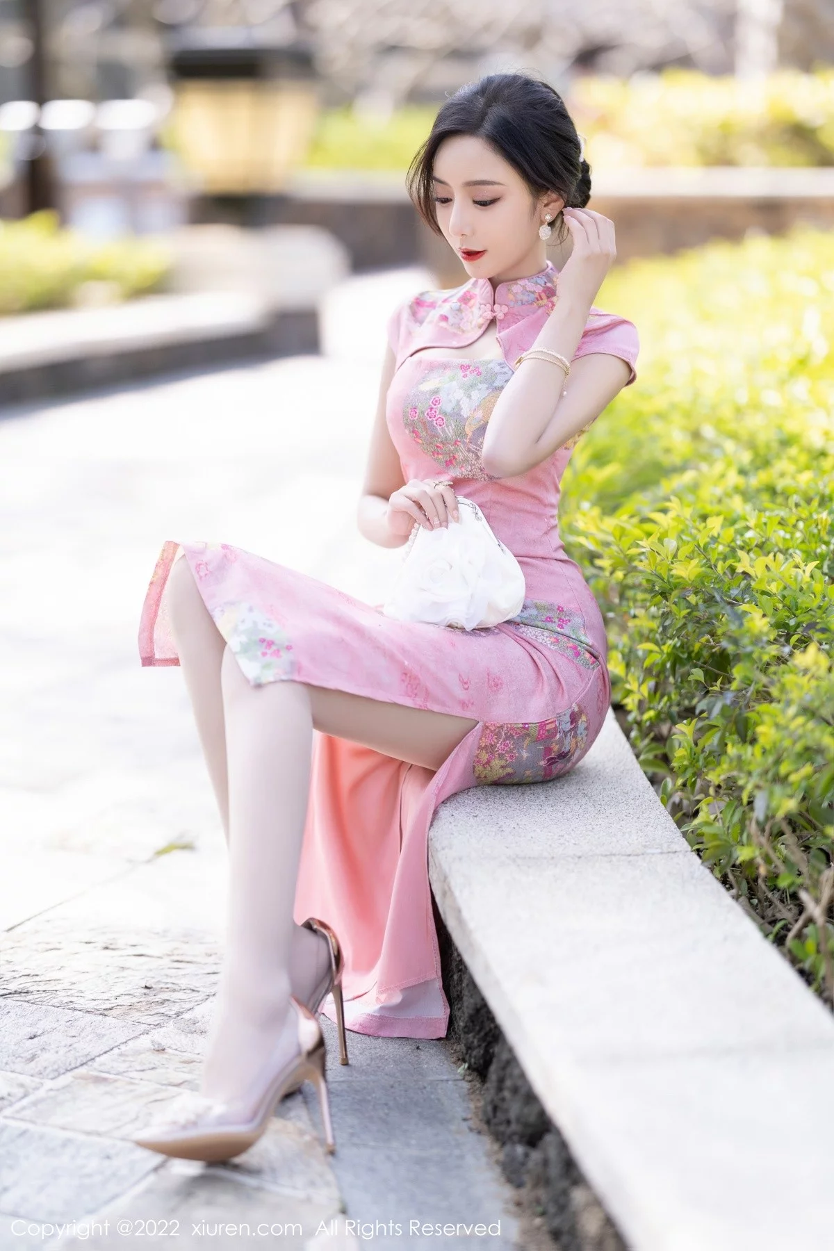 [[XiuRen秀人网]秀人网]No.5007_女神王馨瑶yanni厦门旅拍脱粉红旗袍露性感内衣超薄肉丝诱惑写真85P
