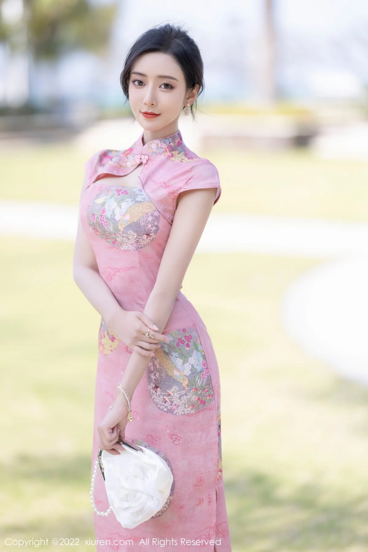 [[XiuRen秀人网]秀人网]No.5007_女神王馨瑶yanni厦门旅拍脱粉红旗袍露性感内衣超薄肉丝诱惑写真85P