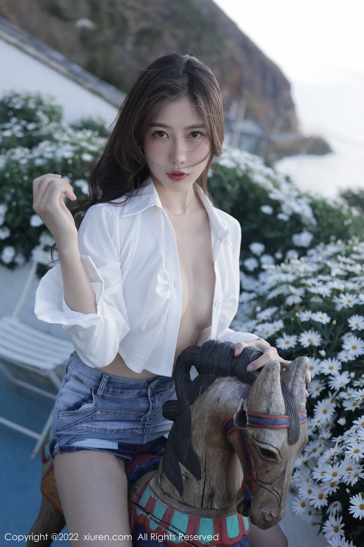 [[XiuRen秀人网]秀人网]No.5013_模特尹甜甜大理旅拍户外性感白T配牛仔短裤秀完美身材诱惑写真59P
