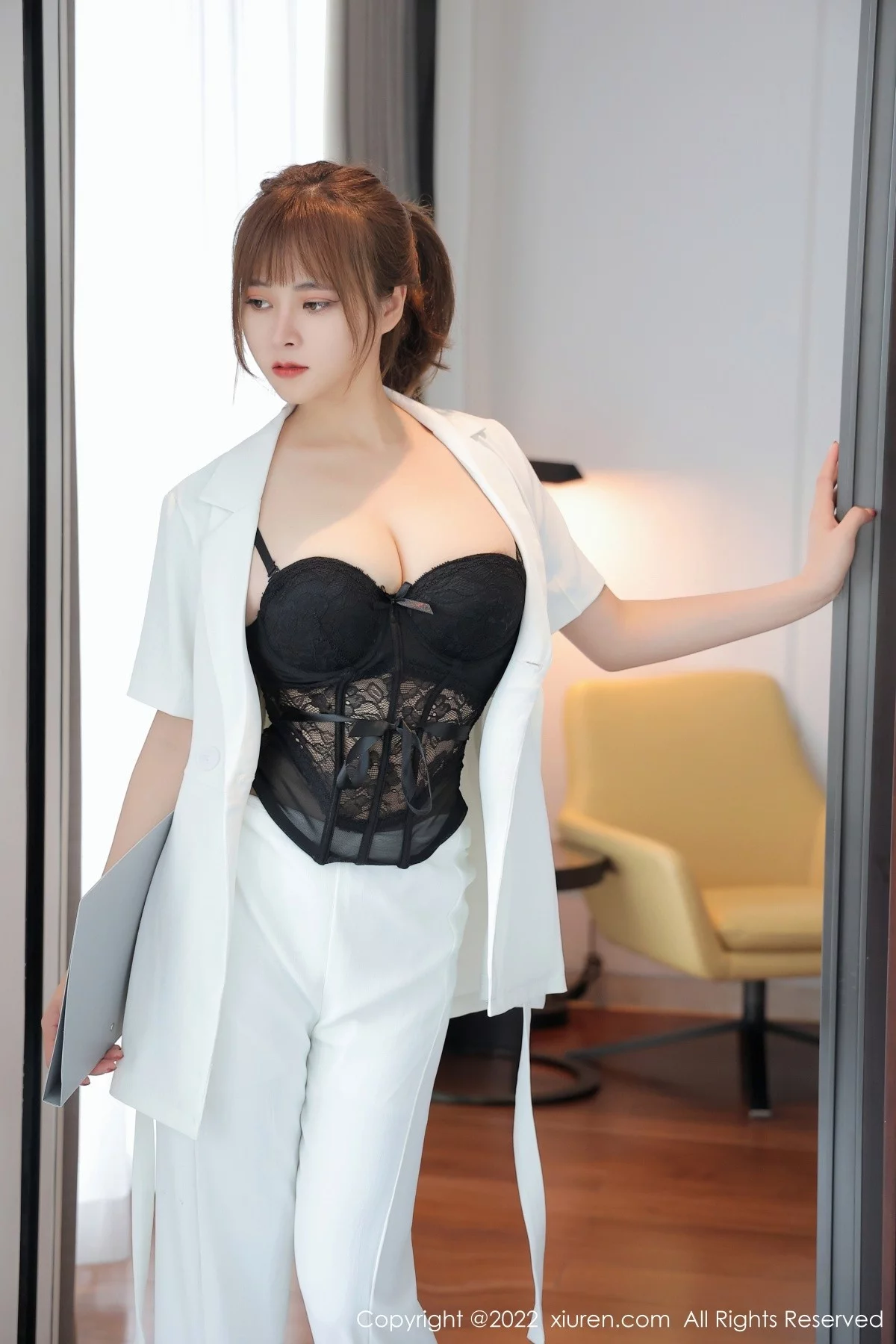 [[XiuRen秀人网]秀人网]No.5019_模特奈沐子室内场景脱白色OL服饰露性感黑色内衣迷人诱惑写真52P