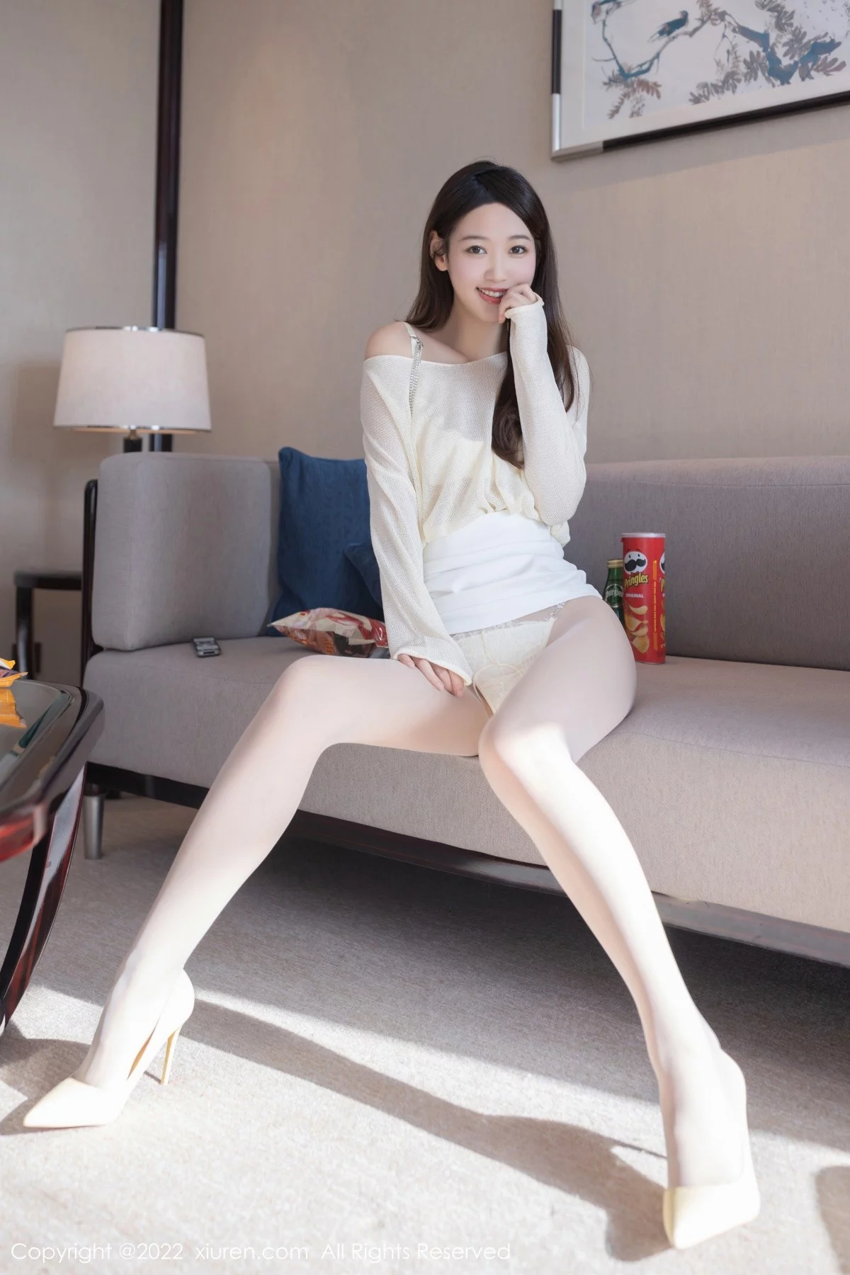 [[XiuRen秀人网]秀人网]No.4884_模特唐安琪珠三角旅拍脱白色清透上衣露蕾丝内衣撩人诱惑写真80P