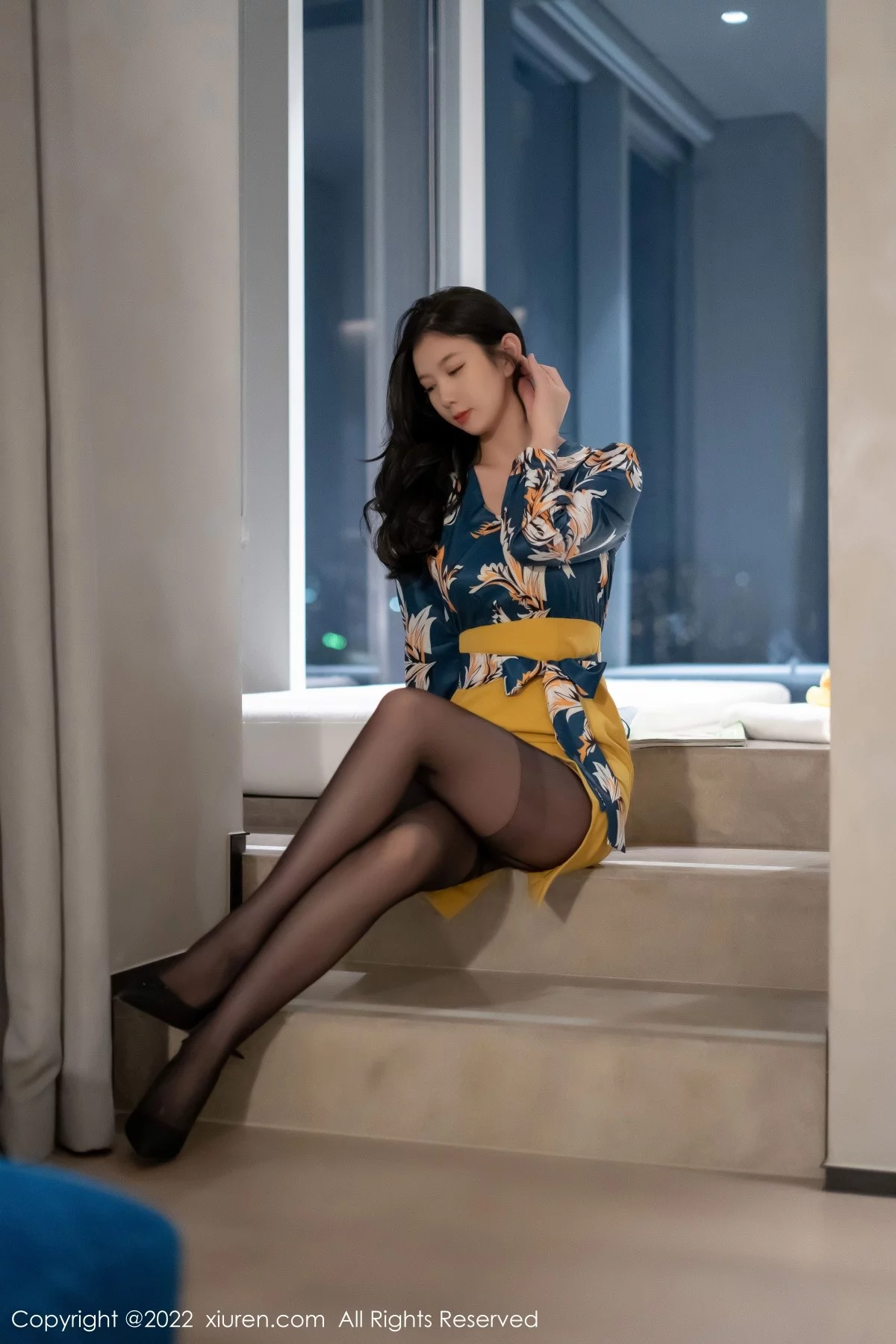 [[XiuRen秀人网]秀人网]No.4880_模特李雅柔蓝色图案上衣配黄短裙露性感内衣超薄黑丝诱惑写真51P