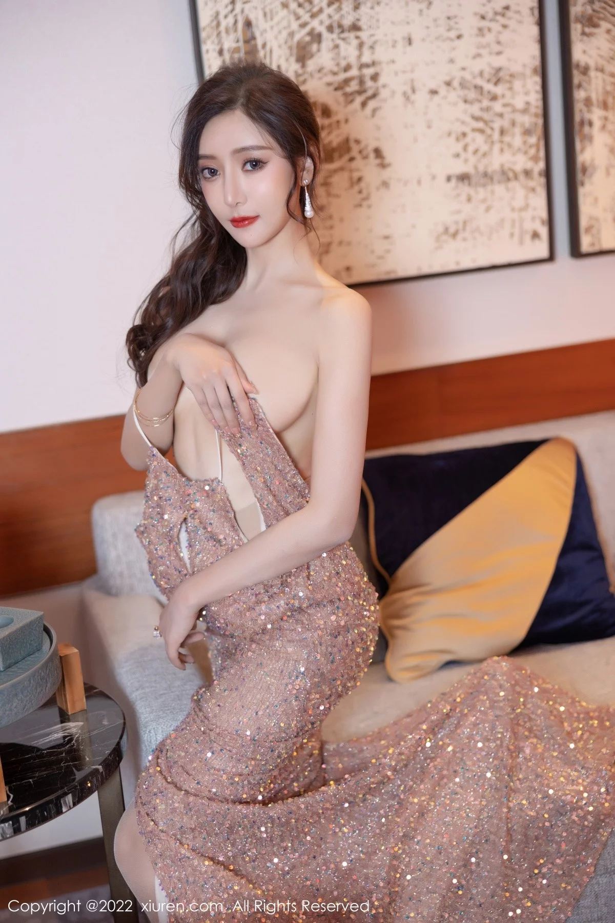 [[XiuRen秀人网]秀人网]No.4883_女神王馨瑶yanni性感闪亮连衣裙配超薄肉丝秀完美身材诱惑写真62P