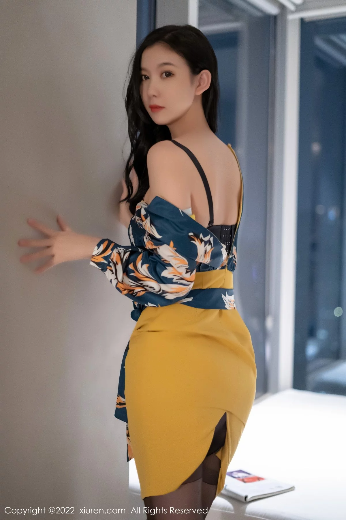 [[XiuRen秀人网]秀人网]No.4880_模特李雅柔蓝色图案上衣配黄短裙露性感内衣超薄黑丝诱惑写真51P