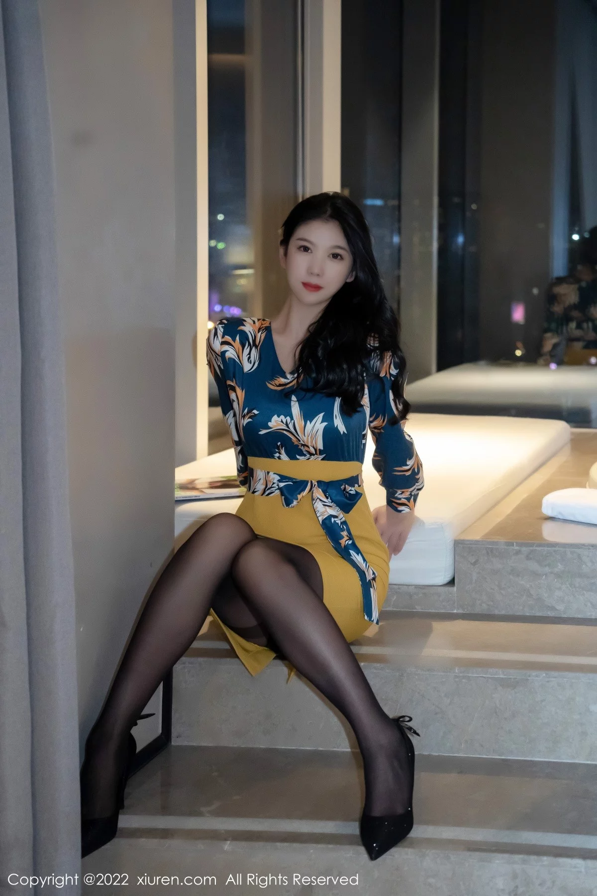 [[XiuRen秀人网]秀人网]No.4880_模特李雅柔蓝色图案上衣配黄短裙露性感内衣超薄黑丝诱惑写真51P