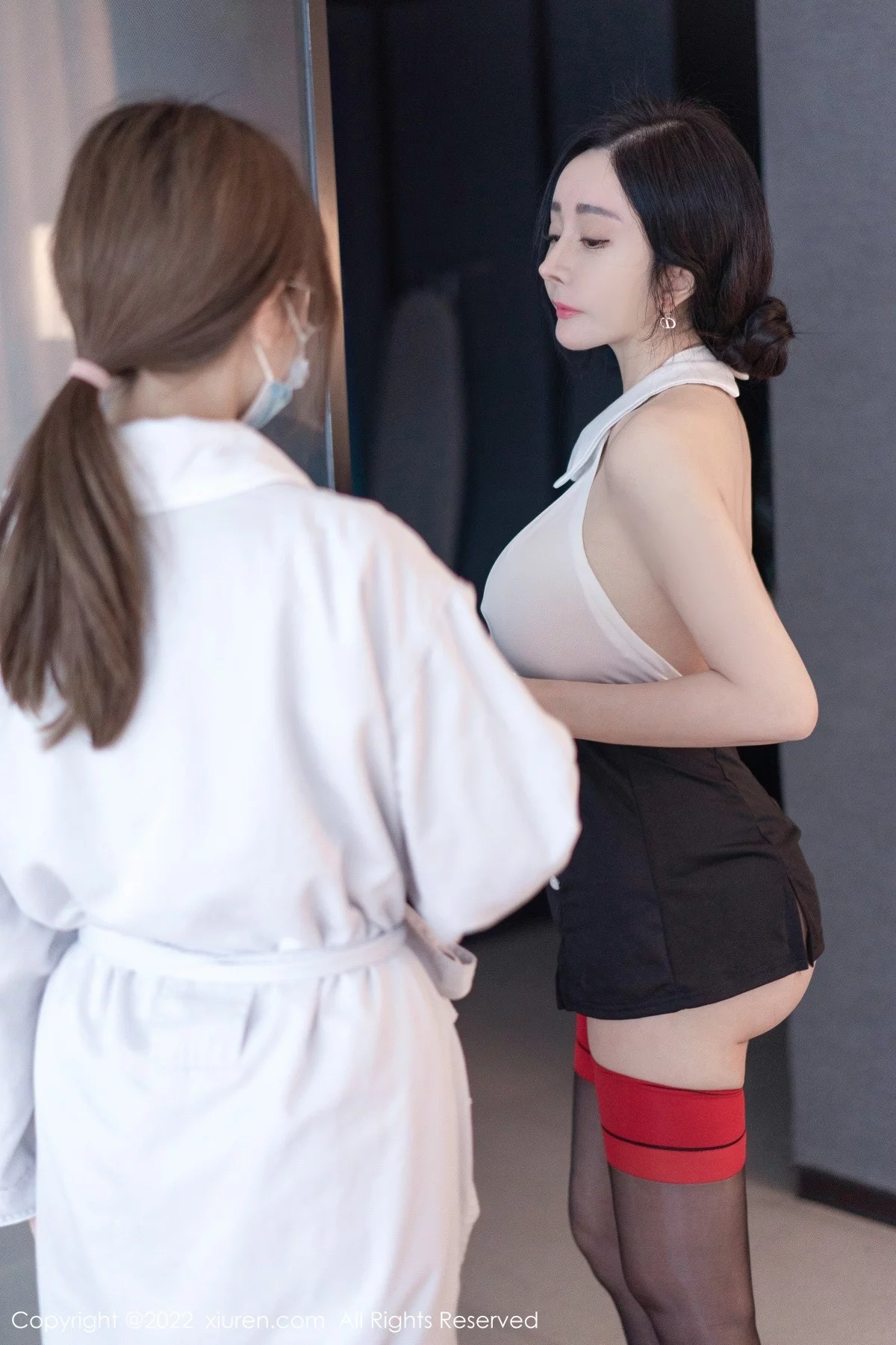 [[XiuRen秀人网]秀人网]No.4891_模特允爾按摩技师装扮白色上衣配黑色短裙秀丰满身材诱惑写真58P