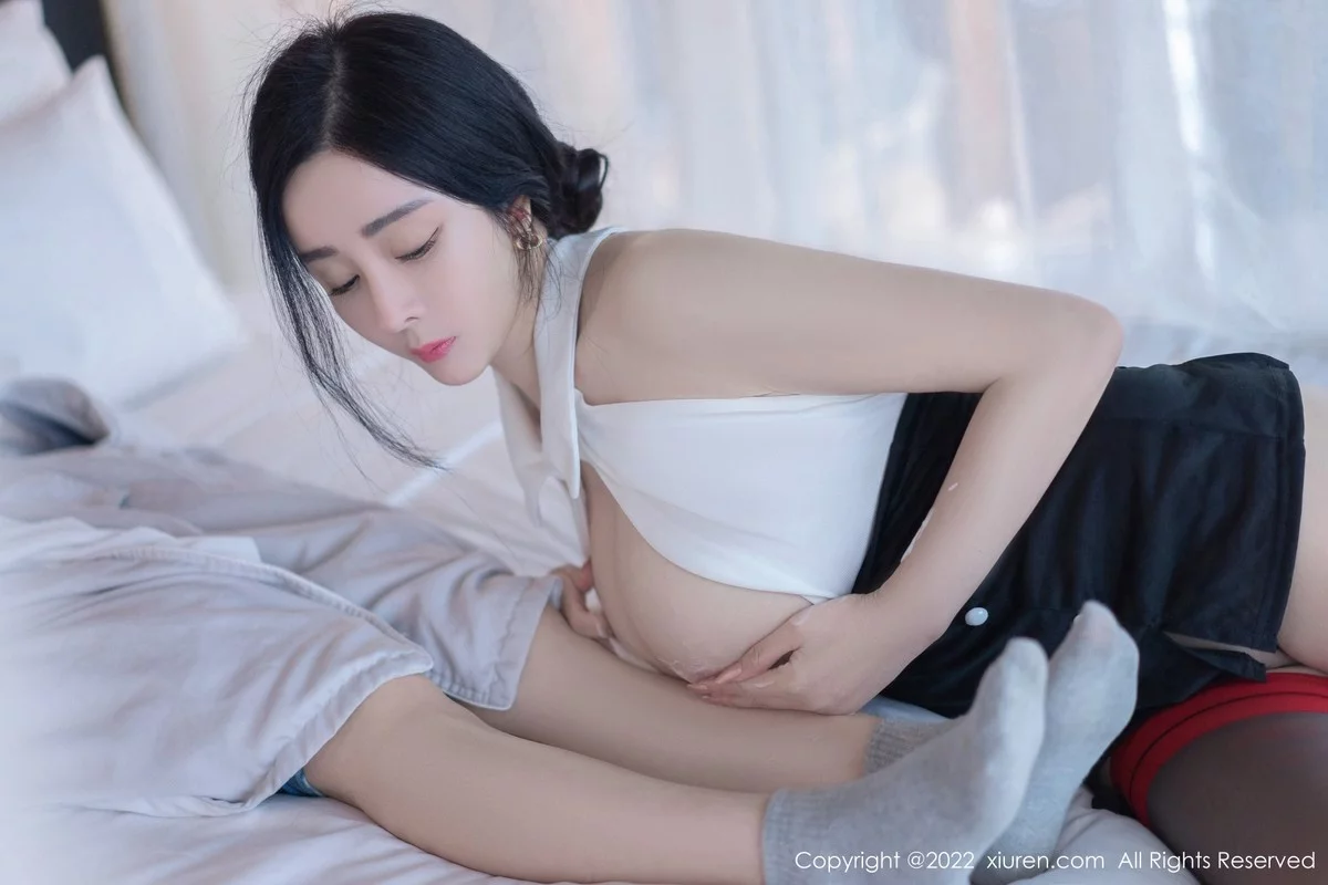 [[XiuRen秀人网]秀人网]No.4891_模特允爾按摩技师装扮白色上衣配黑色短裙秀丰满身材诱惑写真58P