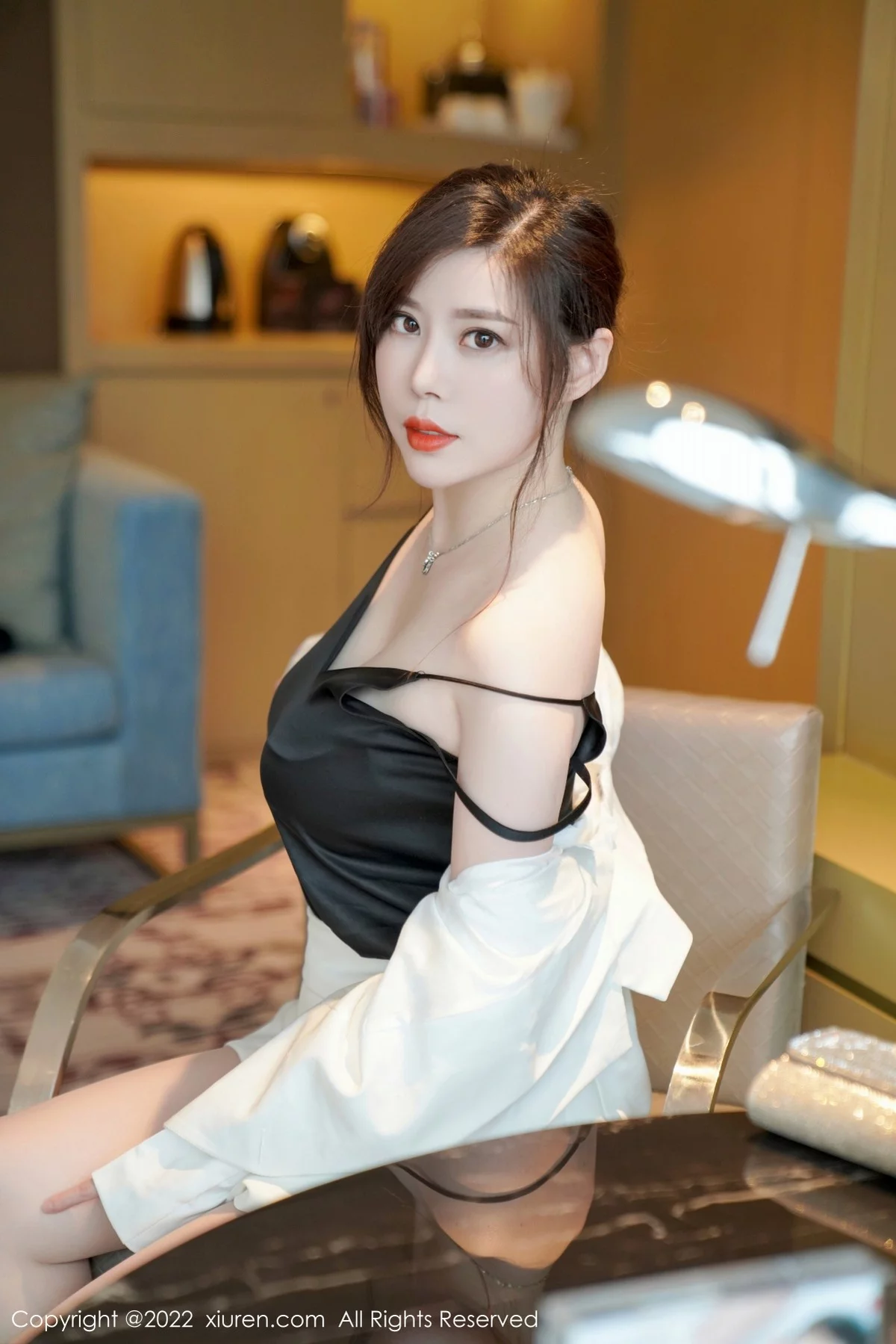 [[XiuRen秀人网]秀人网]No.4885_模特白茹雪私房脱白色OL套装露黑色内衣原色丝袜极致魅惑写真71P