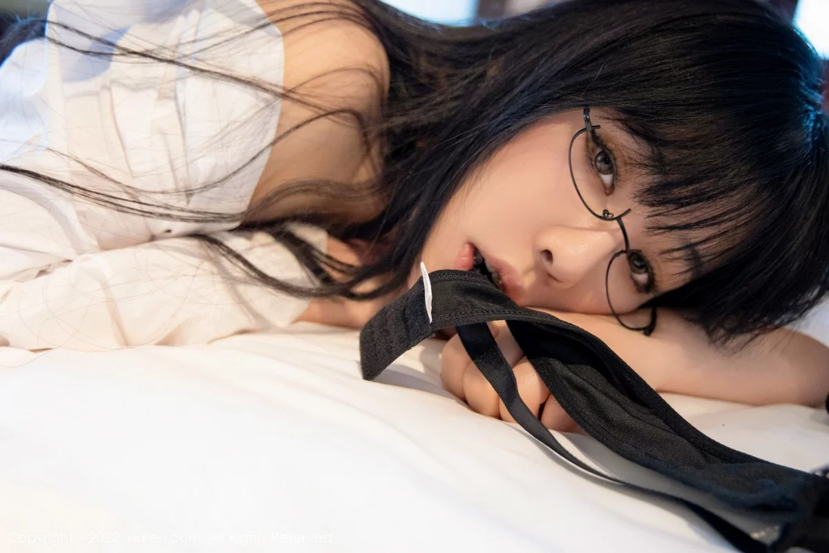 [[XiuRen秀人网]秀人网]No.4894_模特徐媛媛私房性感白色衬衫露网格内衣黑丝吊袜撩人诱惑写真49P