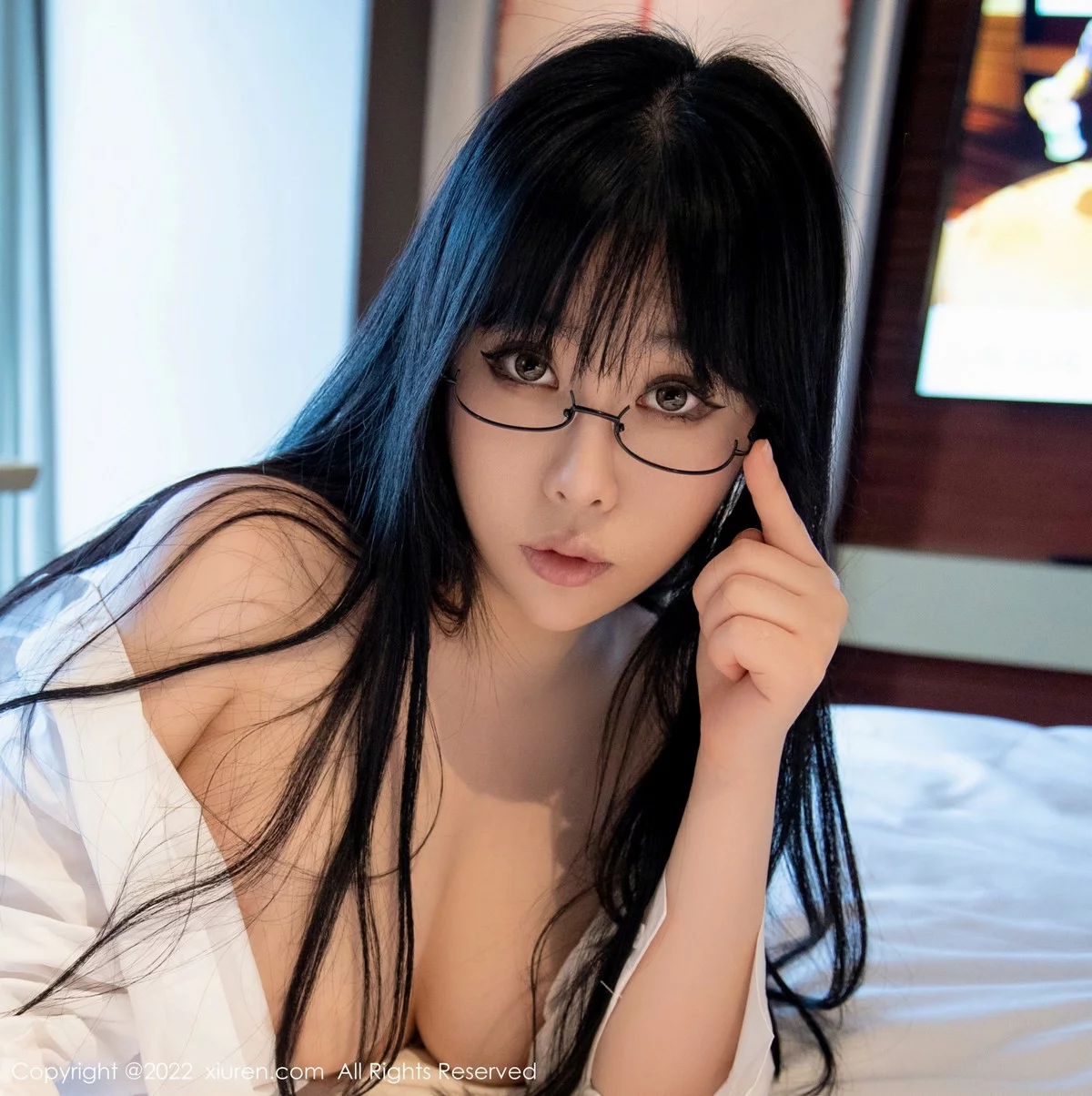 [[XiuRen秀人网]秀人网]No.4894_模特徐媛媛私房性感白色衬衫露网格内衣黑丝吊袜撩人诱惑写真49P
