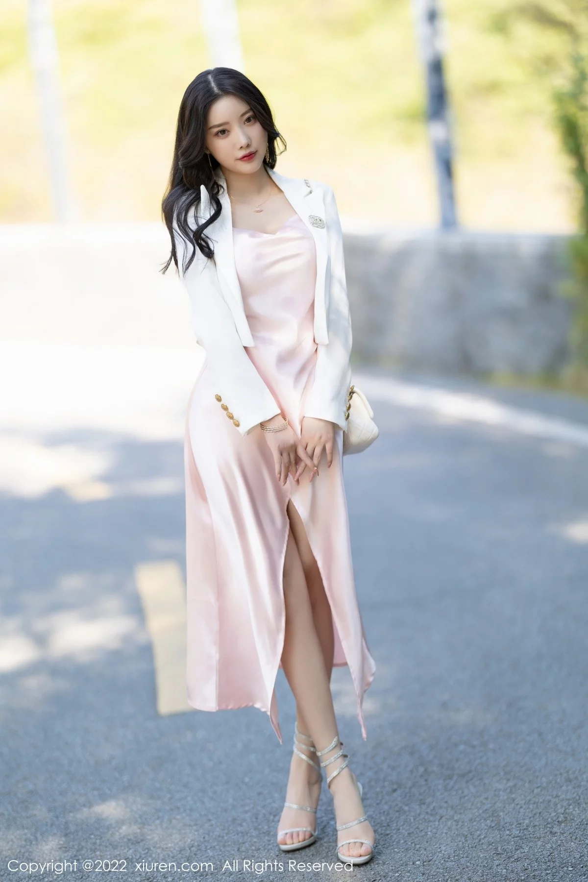 [[XiuRen秀人网]秀人网]No.5088_女神杨晨晨Yome私房半脱粉色吊带长裙秀完美身材迷人诱惑写真84P