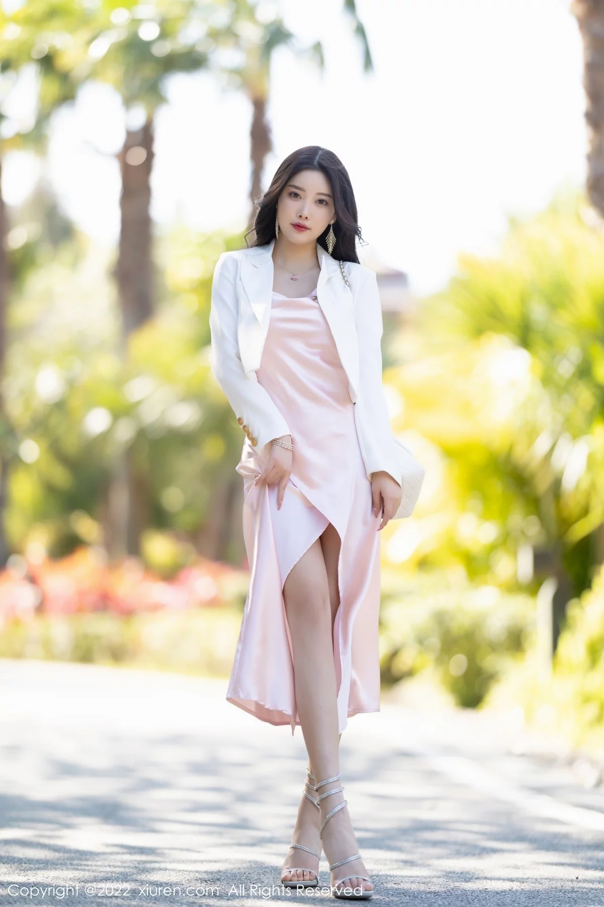 [[XiuRen秀人网]秀人网]No.5088_女神杨晨晨Yome私房半脱粉色吊带长裙秀完美身材迷人诱惑写真84P