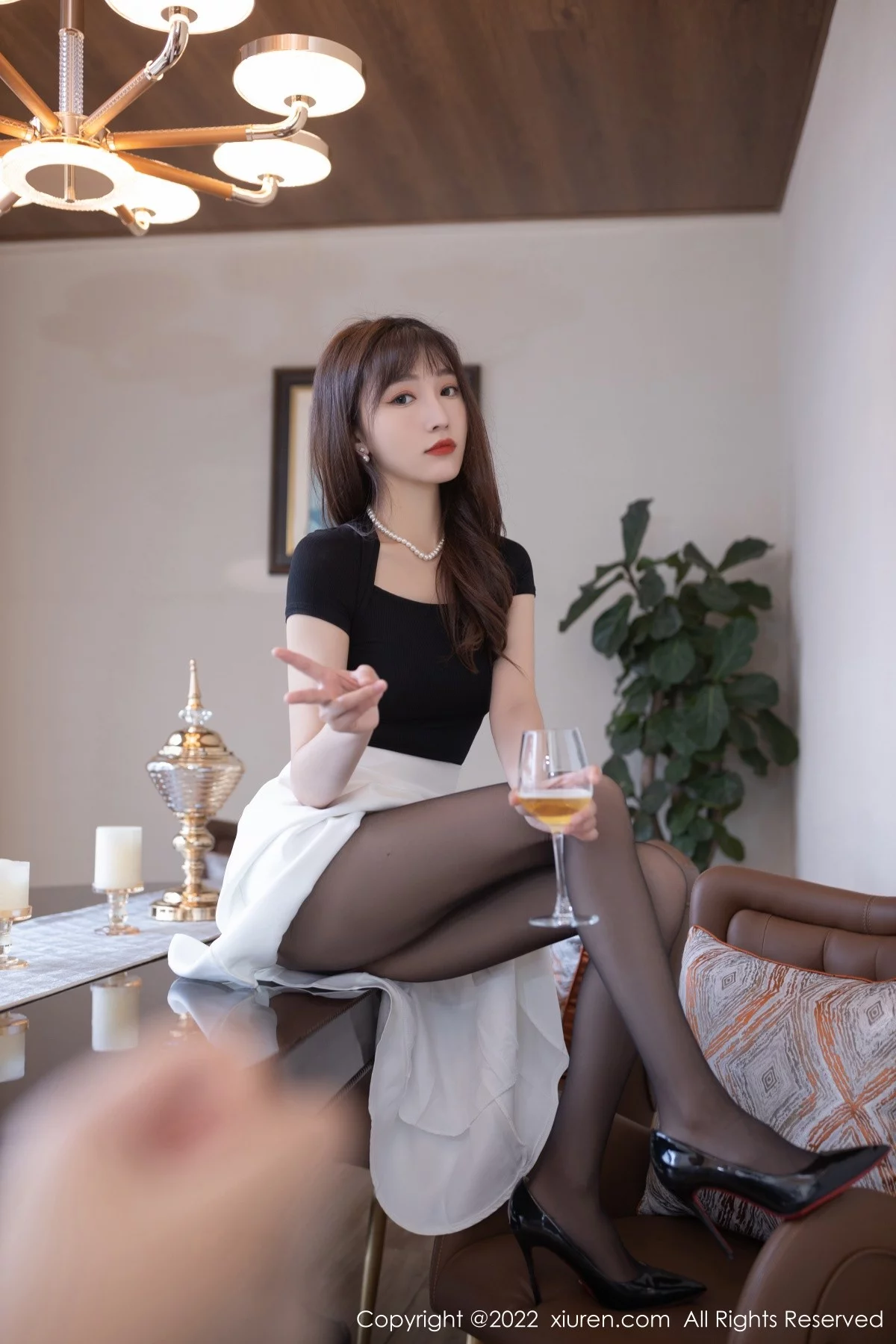 [[XiuRen秀人网]秀人网]No.5095_模特陆萱萱珠三角旅拍私房半脱露蕾丝内衣配超薄黑丝诱惑写真84P