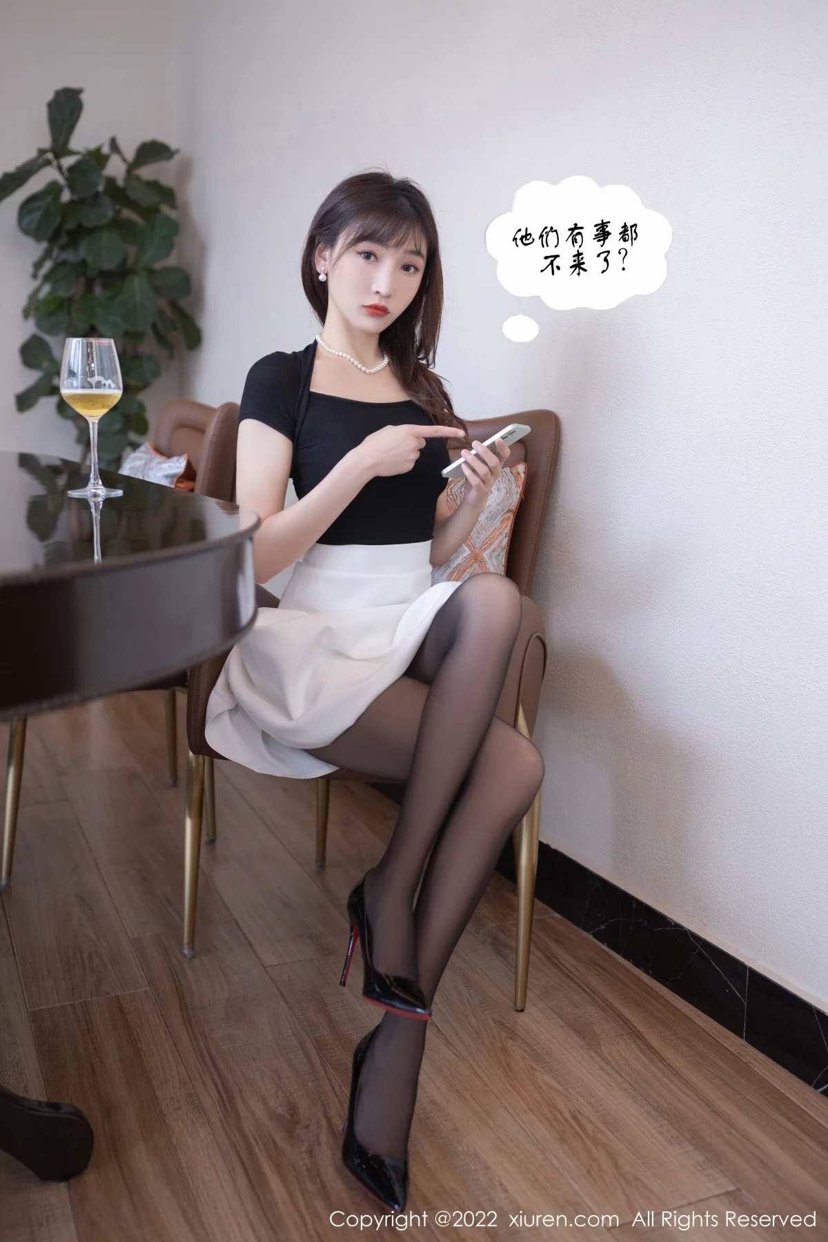 [[XiuRen秀人网]秀人网]No.5095_模特陆萱萱珠三角旅拍私房半脱露蕾丝内衣配超薄黑丝诱惑写真84P