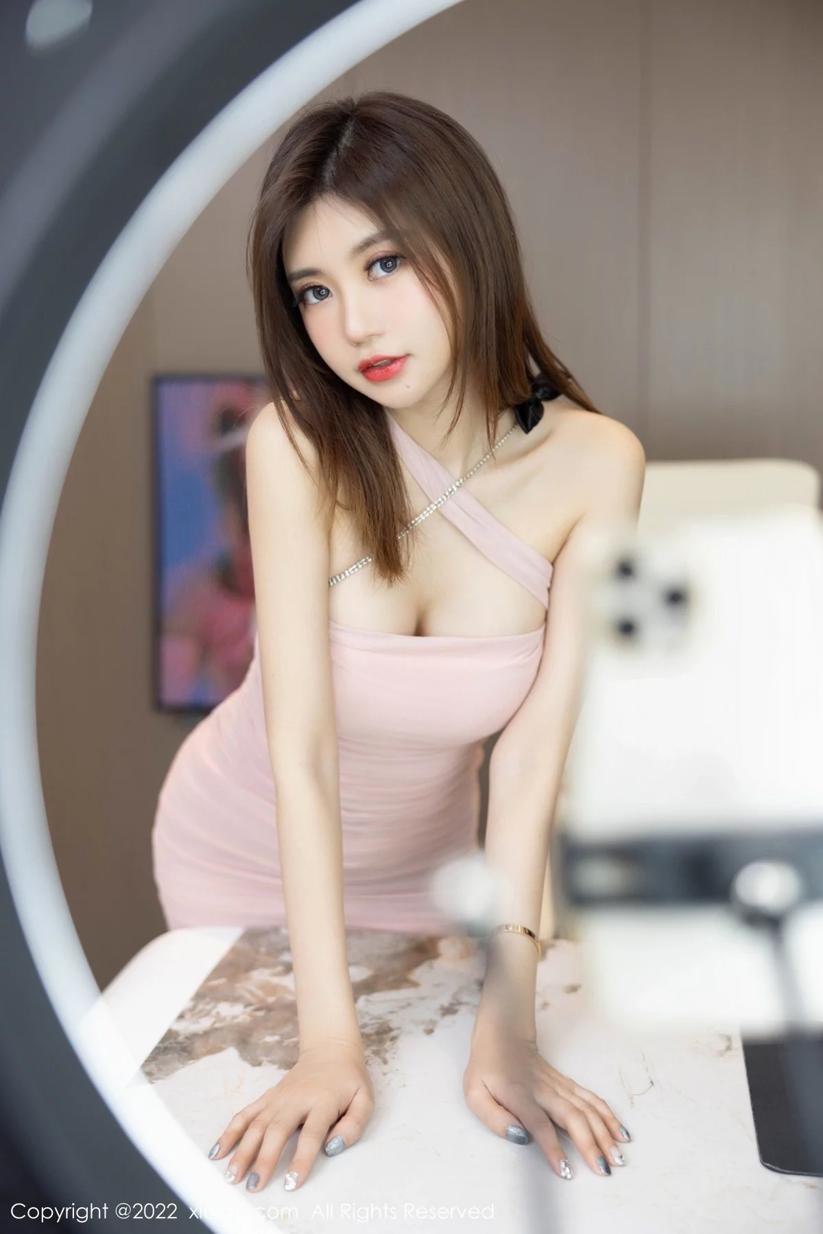 [[XiuRen秀人网]秀人网]No.5101_女神绮里嘉ula海南心愿旅拍性感粉色连衣裙配原色丝袜诱惑写真56P