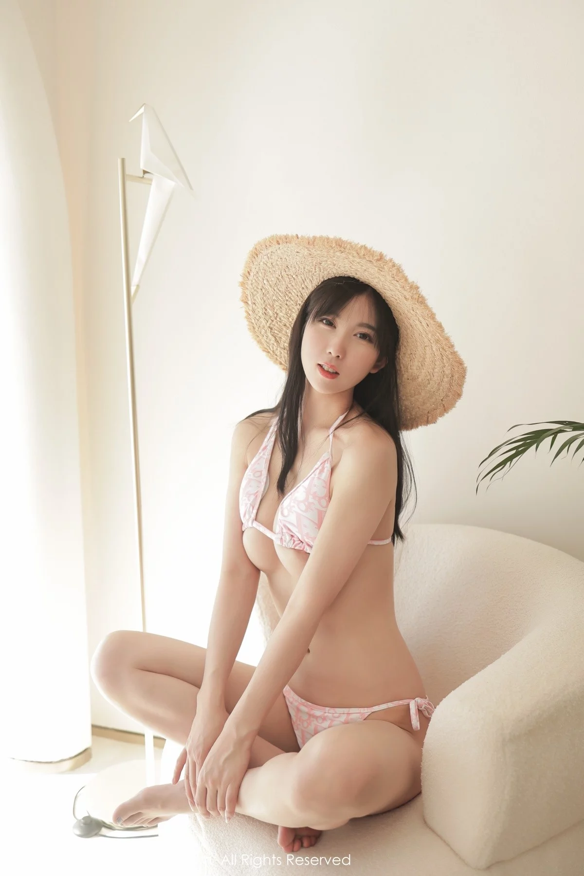 [[XiuRen秀人网]秀人网]No.5096_模特李雅柔大理旅拍私房性感粉色比基尼秀高挑身材迷人诱惑写真41P