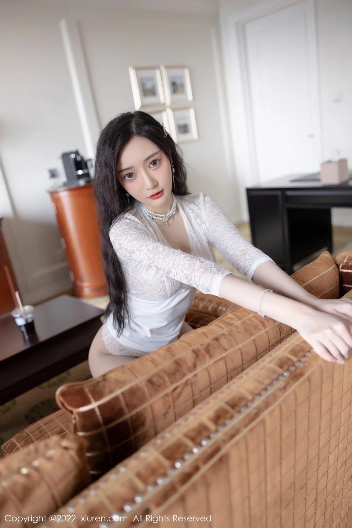 [[XiuRen秀人网]秀人网]No.5106_女神王馨瑶yanni厦门旅拍酒店场景轻透蕾丝连衣裙撩人诱惑写真101P