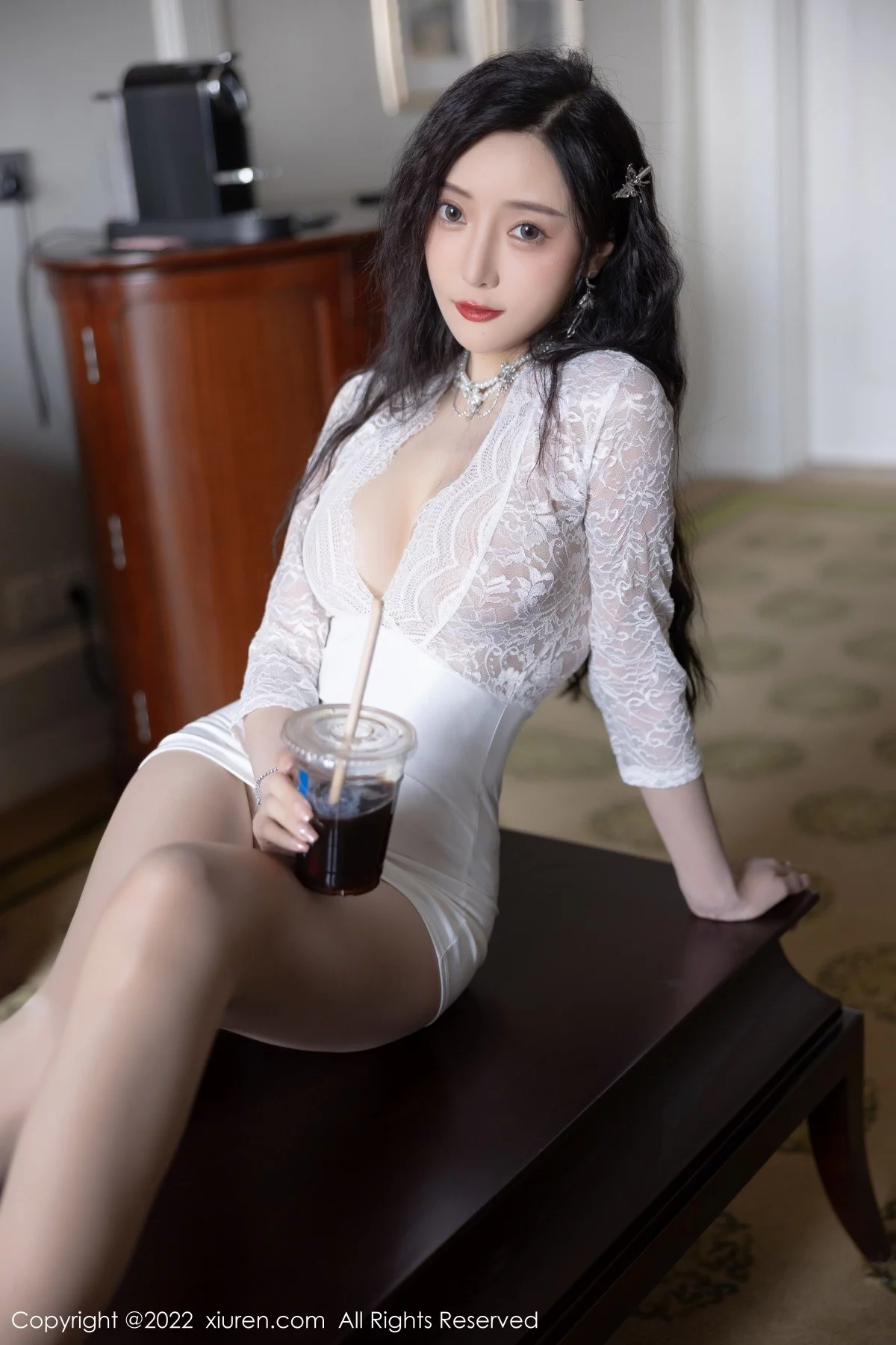 [[XiuRen秀人网]秀人网]No.5106_女神王馨瑶yanni厦门旅拍酒店场景轻透蕾丝连衣裙撩人诱惑写真101P