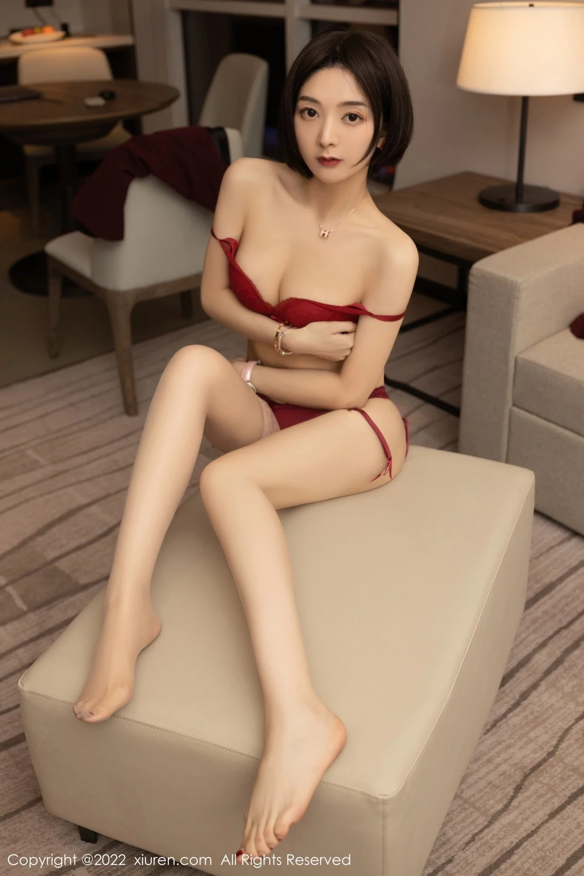 [[XiuRen秀人网]秀人网]No.5111_女神Angela小热巴女老板角色扮演半脱露红色蕾丝内衣诱惑写真72P