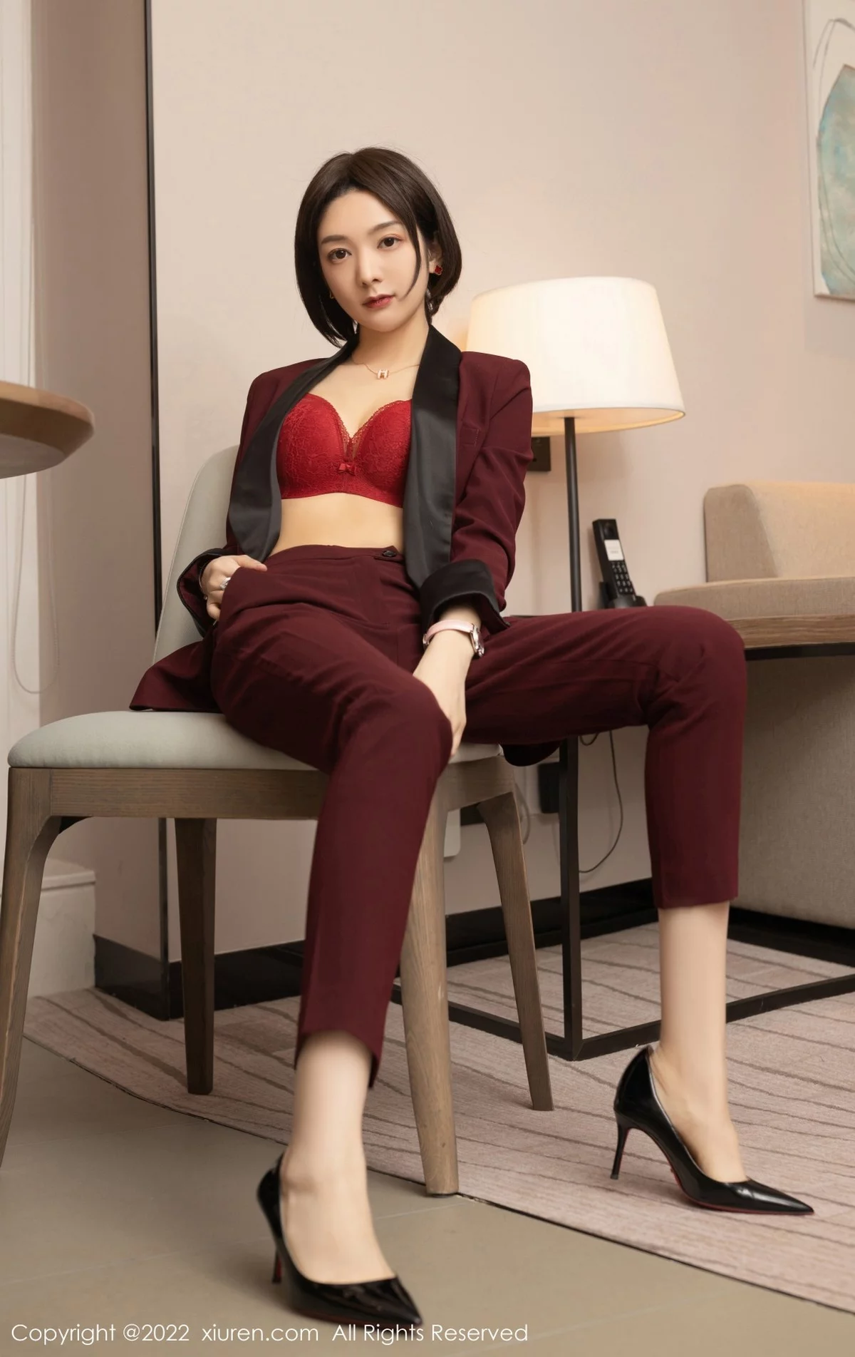 [[XiuRen秀人网]秀人网]No.5111_女神Angela小热巴女老板角色扮演半脱露红色蕾丝内衣诱惑写真72P