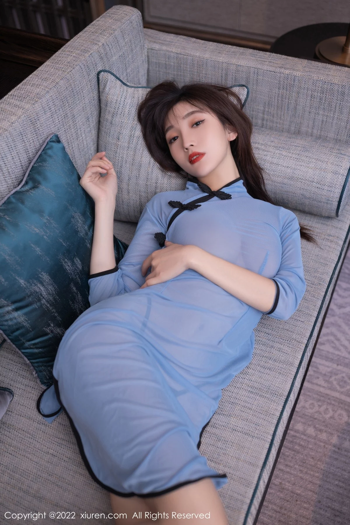 [[XiuRen秀人网]秀人网]No.5126_模特陆萱萱性感民国式蓝色轻透旗袍配原色丝袜撩人诱惑写真80P