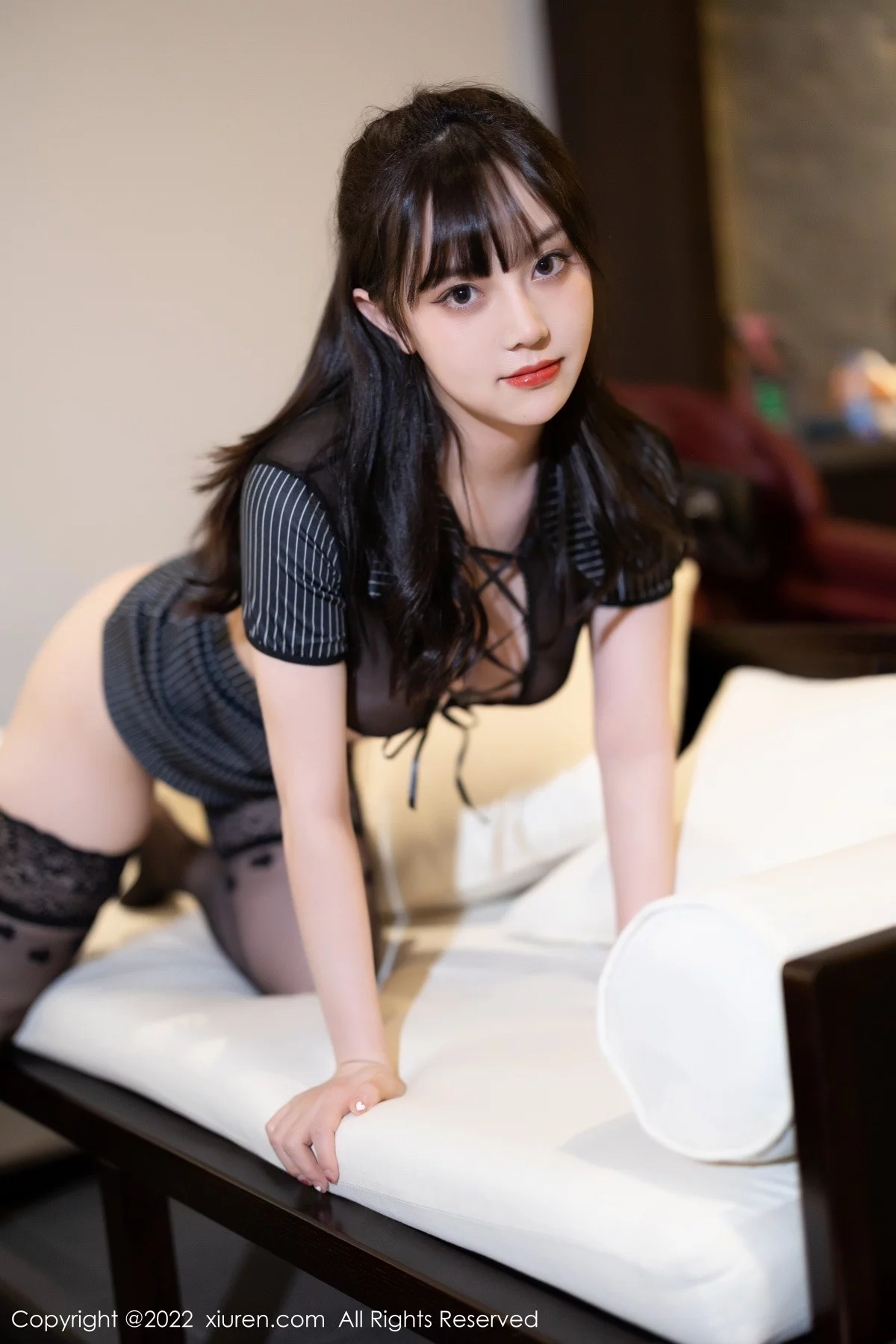 [[XiuRen秀人网]秀人网]No.5122_模特豆瓣酱厦门旅拍黑色轻透衣配短裙半脱露性感内衣诱惑写真70P
