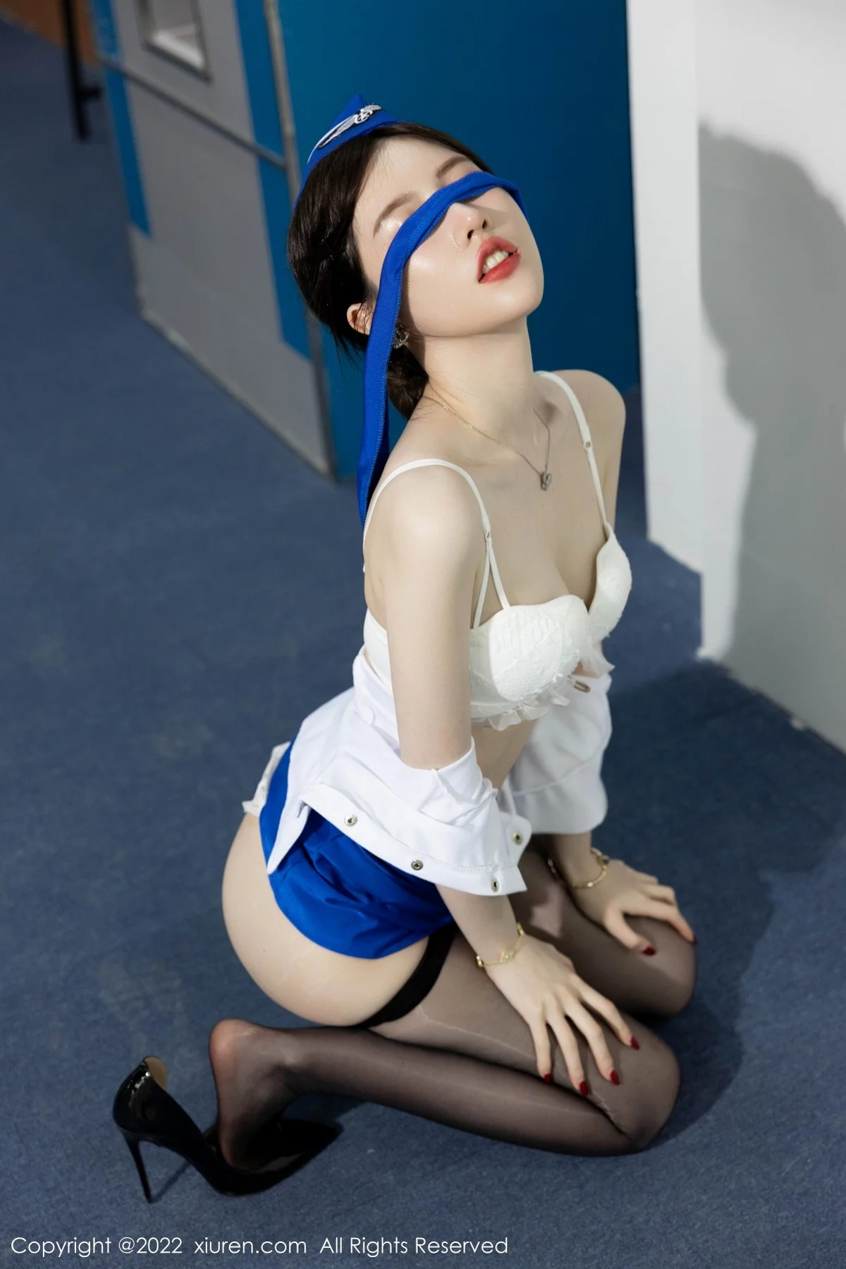 [[XiuRen秀人网]秀人网]No.5125_模特美桃酱海南心愿旅拍制服主题白色内衣配超薄黑丝诱惑写真75P