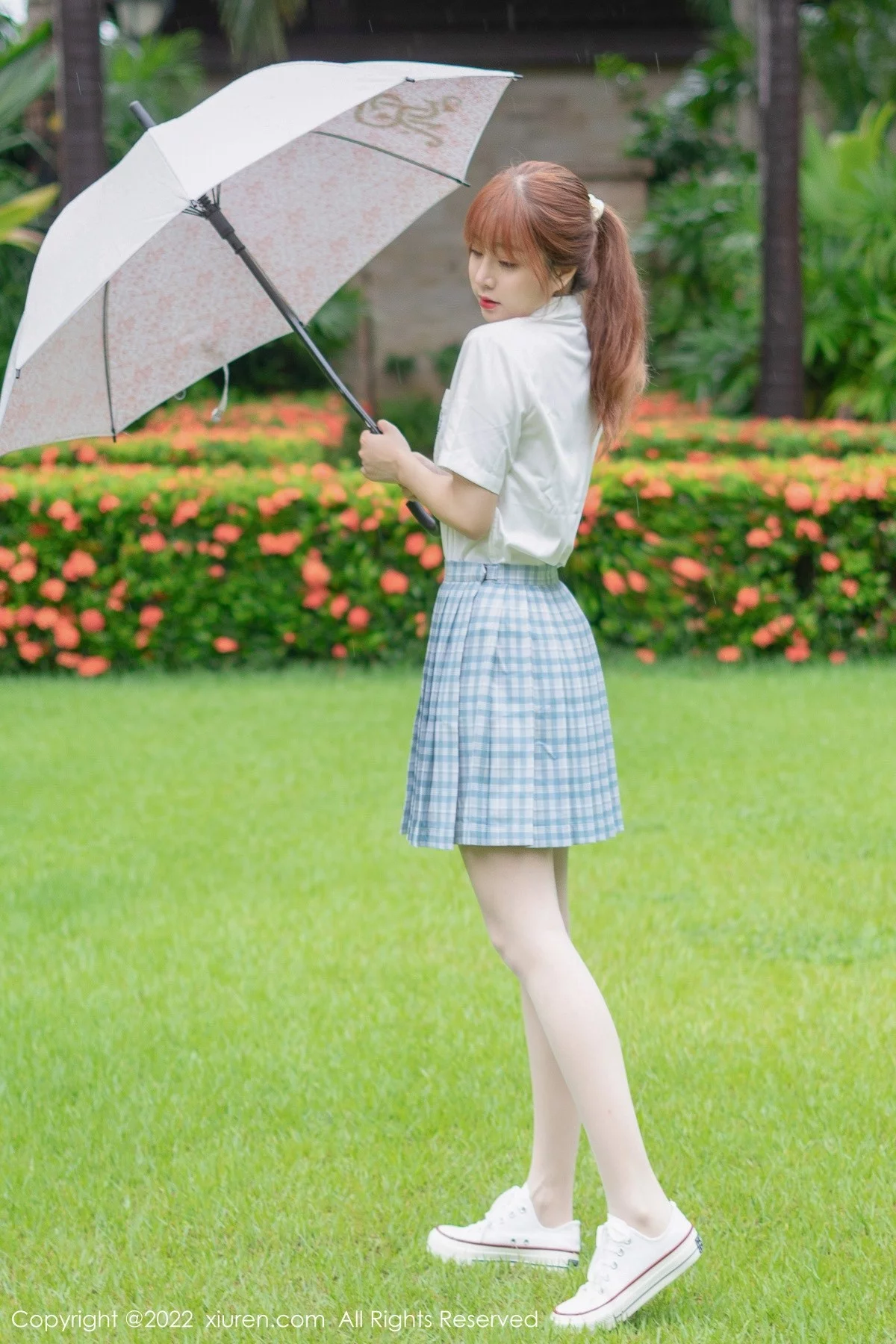[[XiuRen秀人网]秀人网]No.5137_女神王雨纯性感白T配蓝灰色格子裙原色丝袜秀曼妙身材诱惑写真46P