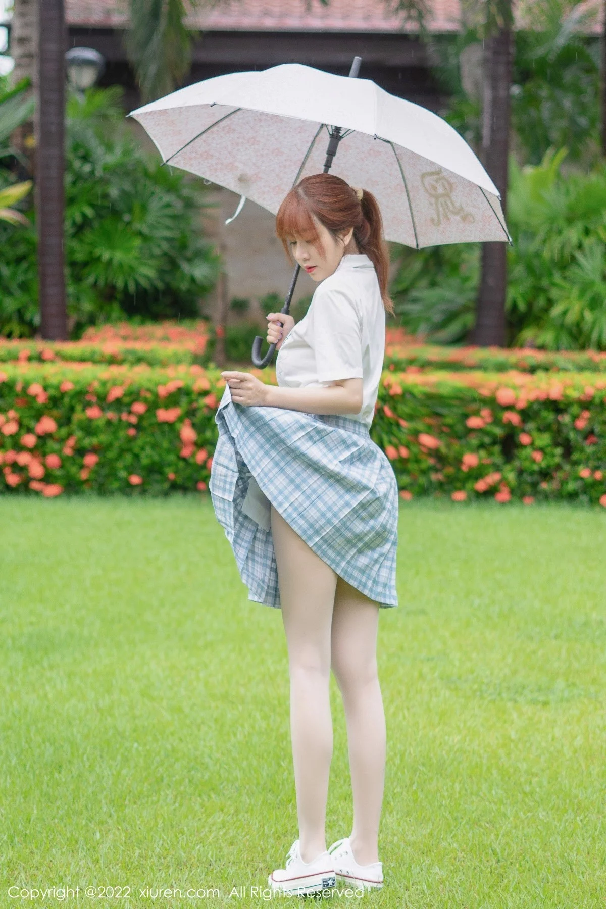 [[XiuRen秀人网]秀人网]No.5137_女神王雨纯性感白T配蓝灰色格子裙原色丝袜秀曼妙身材诱惑写真46P