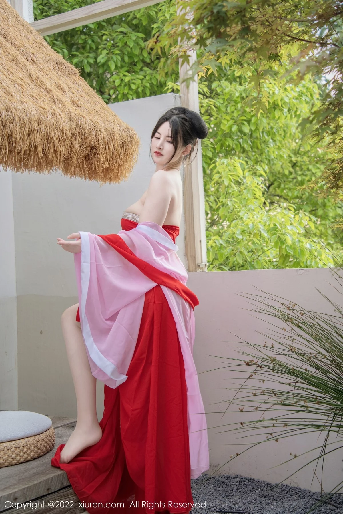 [[XiuRen秀人网]秀人网]No.5141_模特诗诗kiki性感古装服饰配无内肉丝半脱秀惹火身材诱惑写真80P