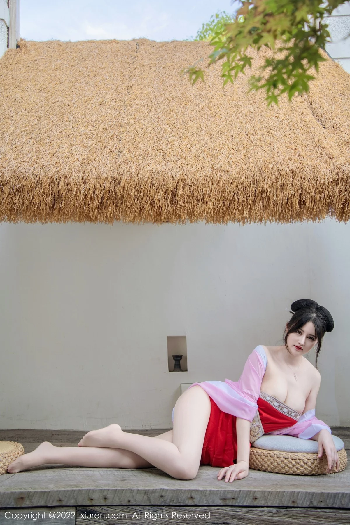 [[XiuRen秀人网]秀人网]No.5141_模特诗诗kiki性感古装服饰配无内肉丝半脱秀惹火身材诱惑写真80P