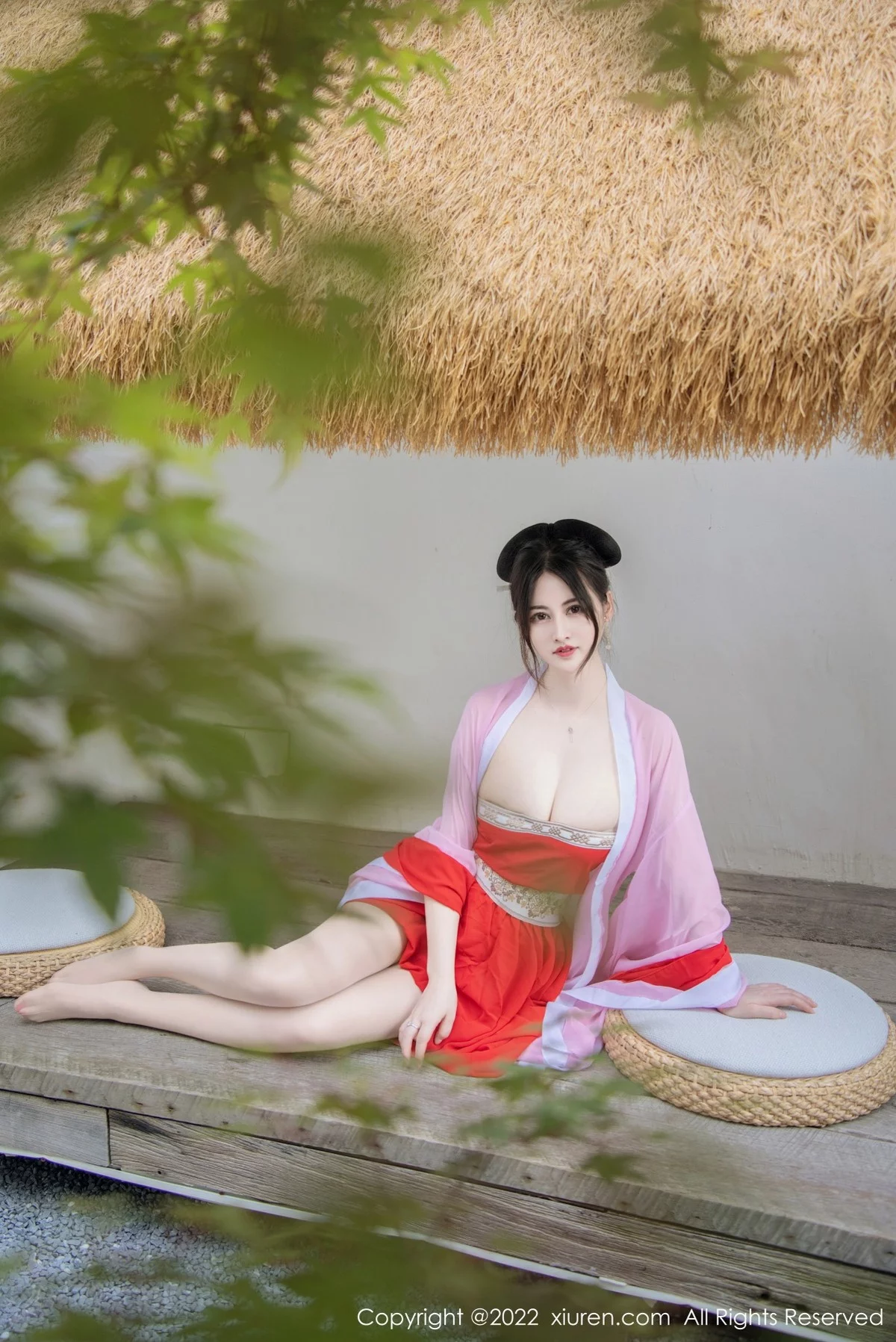 [[XiuRen秀人网]秀人网]No.5141_模特诗诗kiki性感古装服饰配无内肉丝半脱秀惹火身材诱惑写真80P