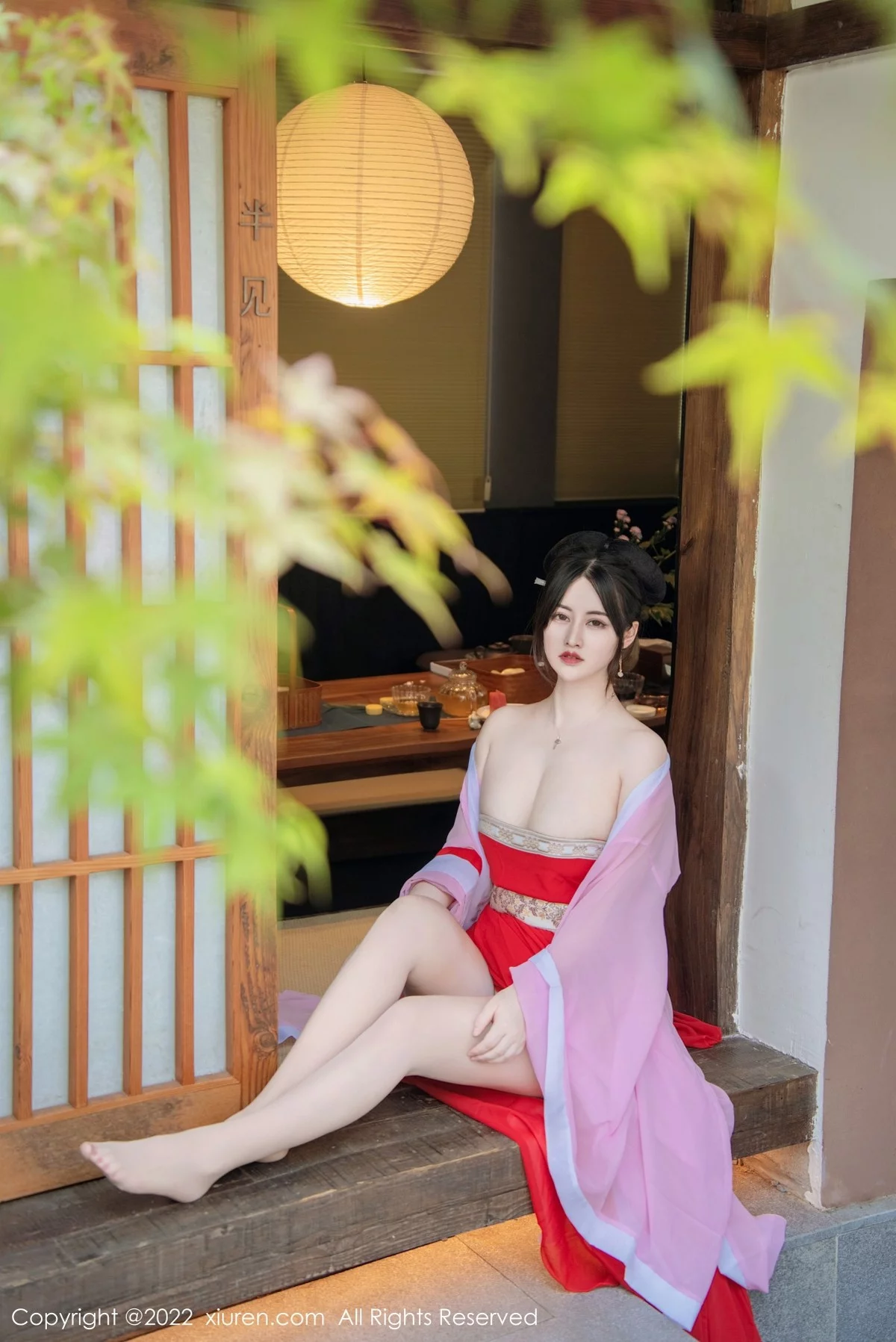 [[XiuRen秀人网]秀人网]No.5141_模特诗诗kiki性感古装服饰配无内肉丝半脱秀惹火身材诱惑写真80P