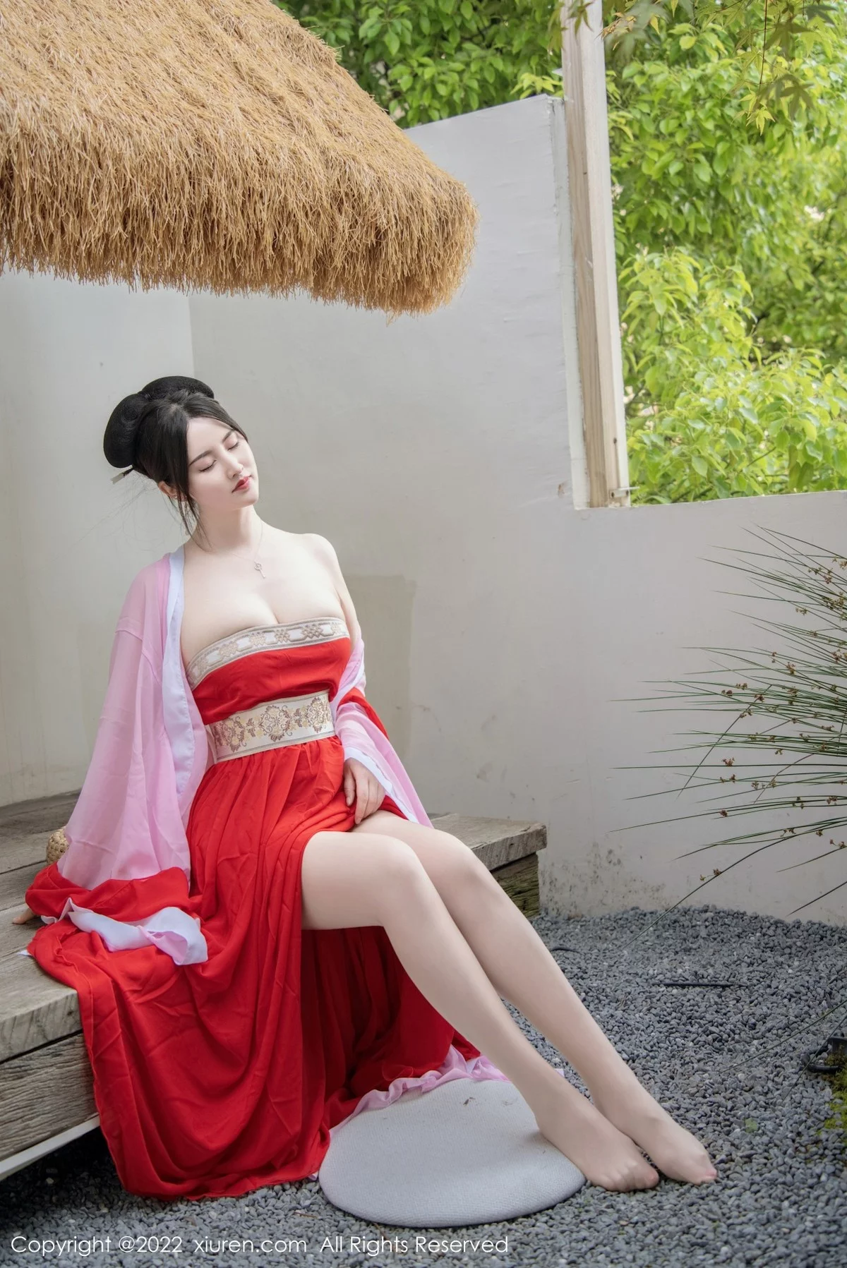 [[XiuRen秀人网]秀人网]No.5141_模特诗诗kiki性感古装服饰配无内肉丝半脱秀惹火身材诱惑写真80P