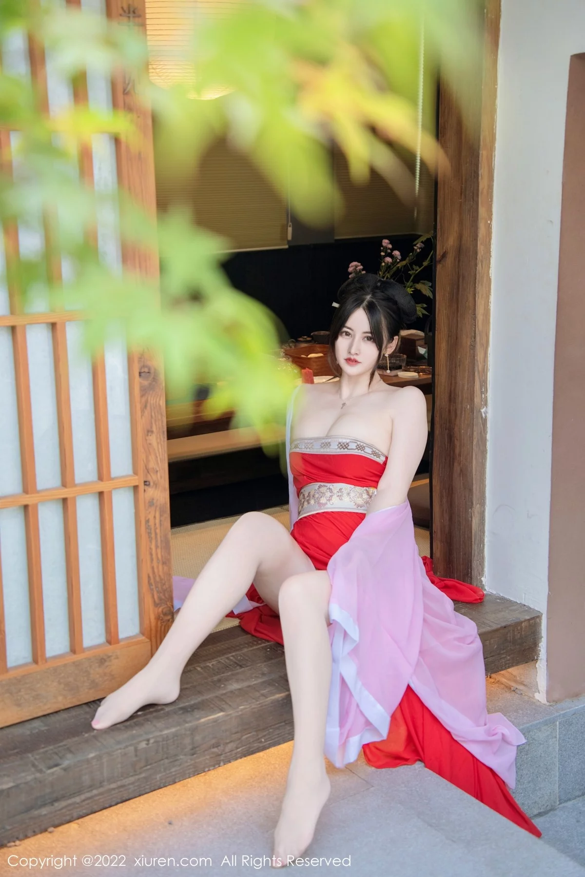 [[XiuRen秀人网]秀人网]No.5141_模特诗诗kiki性感古装服饰配无内肉丝半脱秀惹火身材诱惑写真80P