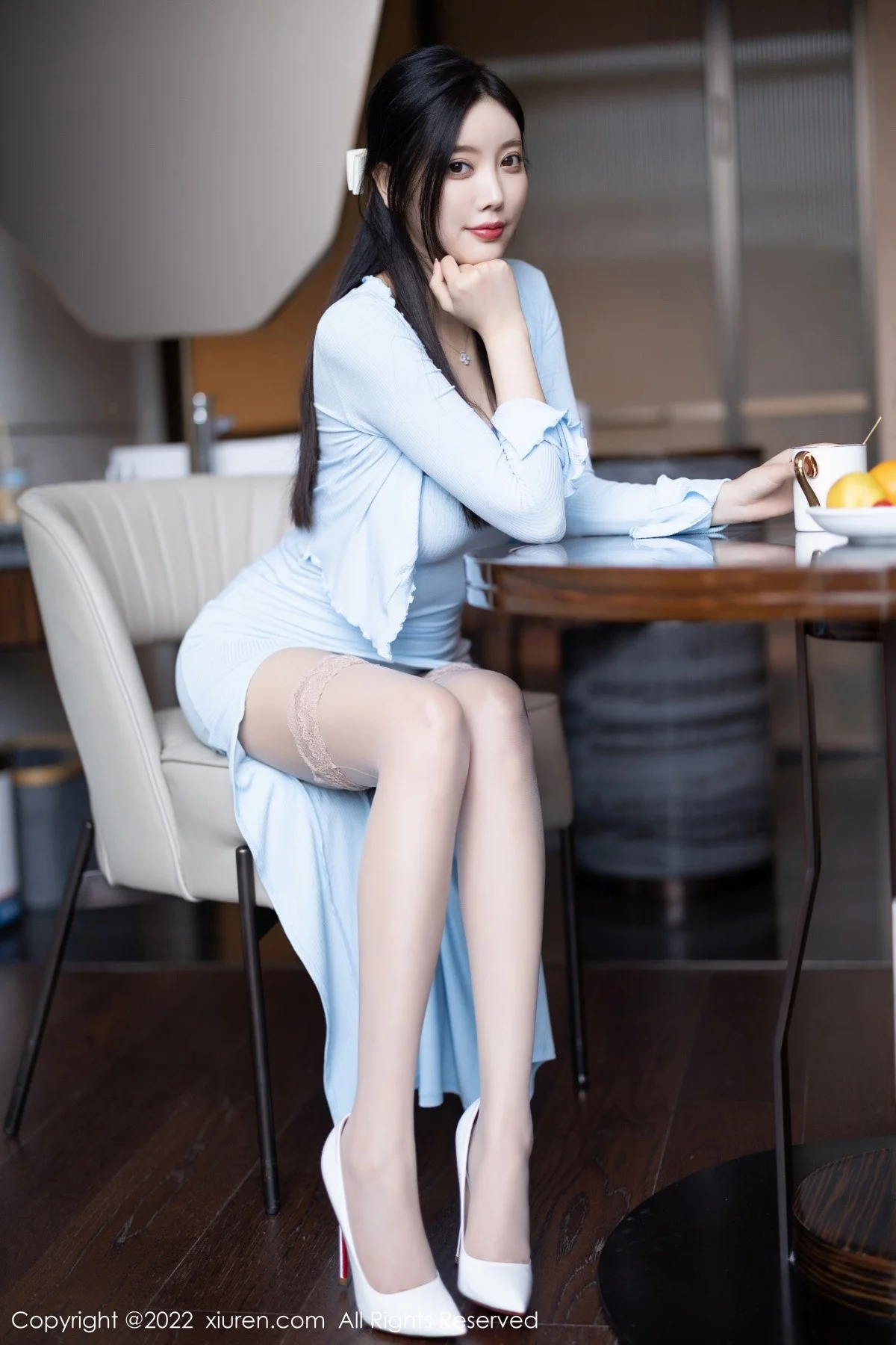 [[XiuRen秀人网]秀人网]No.5144_女神杨晨晨Yome都市丽人系列淡蓝长裙配蕾丝袜完美诱惑写真101P