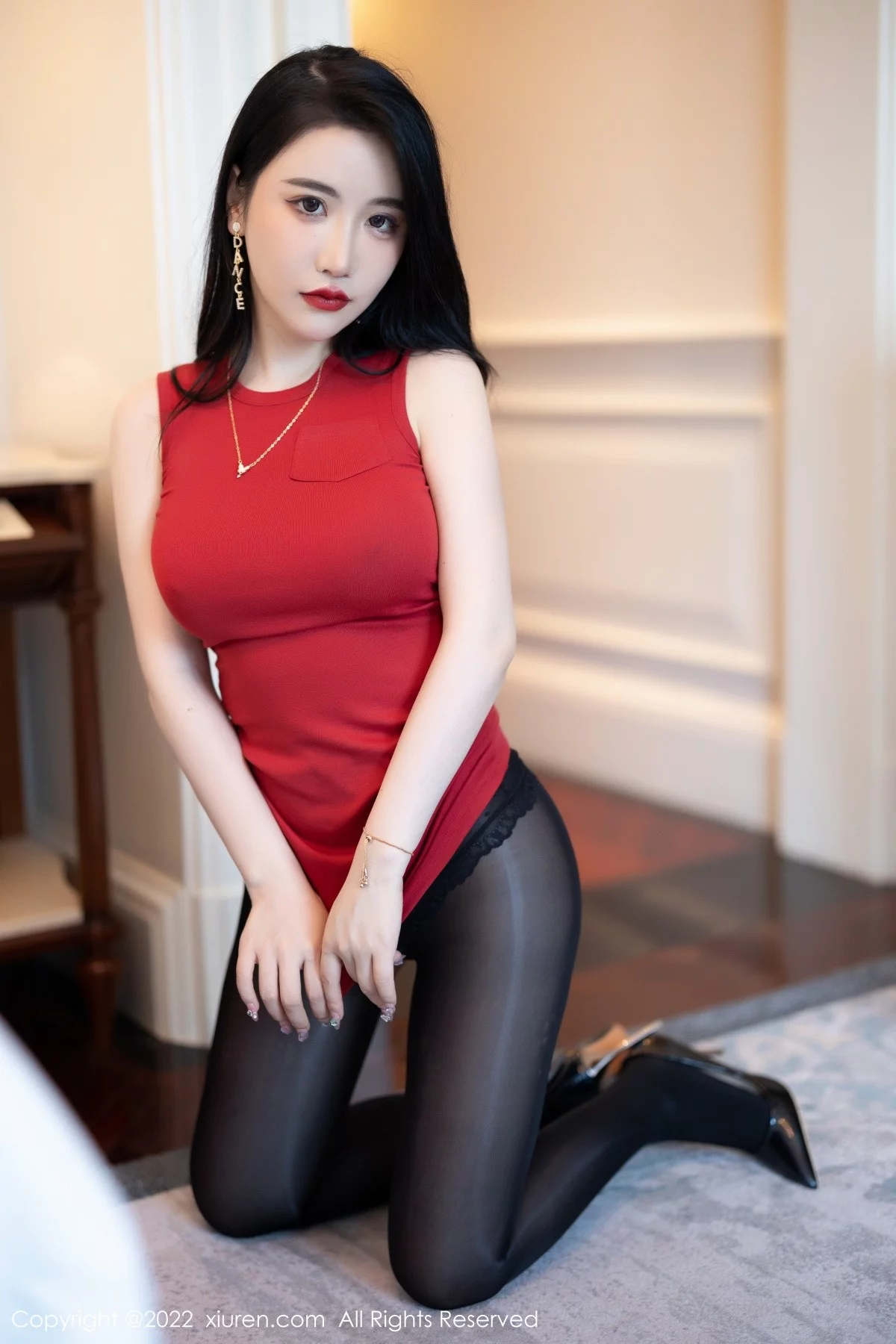 [[XiuRen秀人网]秀人网]No.5151_女神Cherry绯月樱厦门旅拍红色收身衣配开档黑丝撩人诱惑写真86P