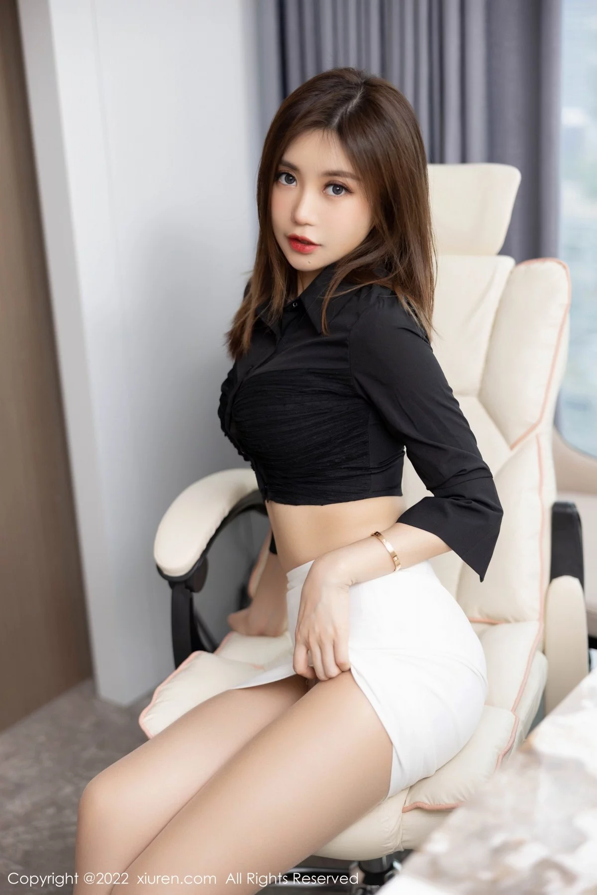 [[XiuRen秀人网]秀人网]No.5160_女神绮里嘉ula海南心愿旅拍半脱露黑色内衣配超薄肉丝诱惑写真81P